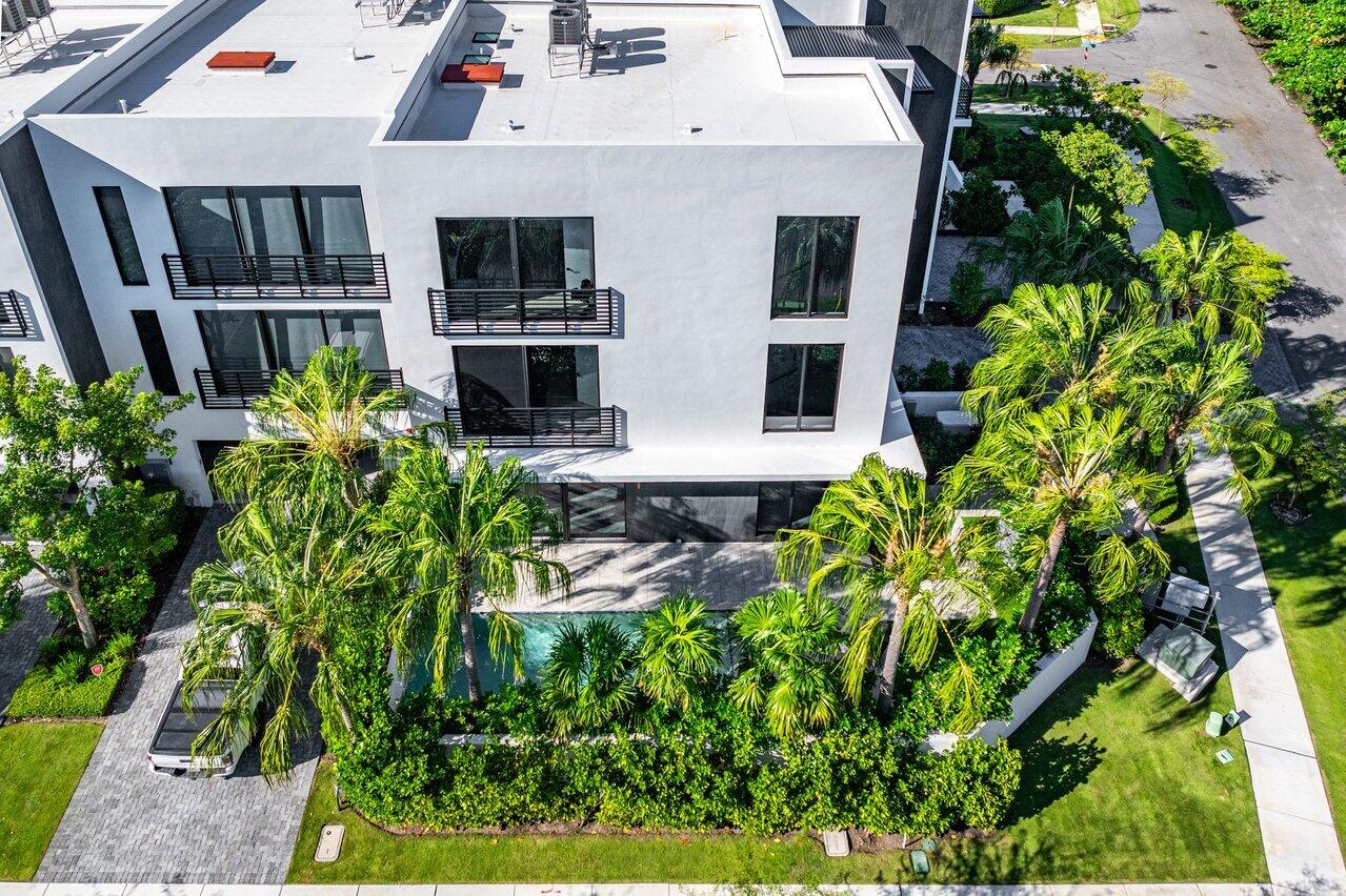 914 Palm Trail