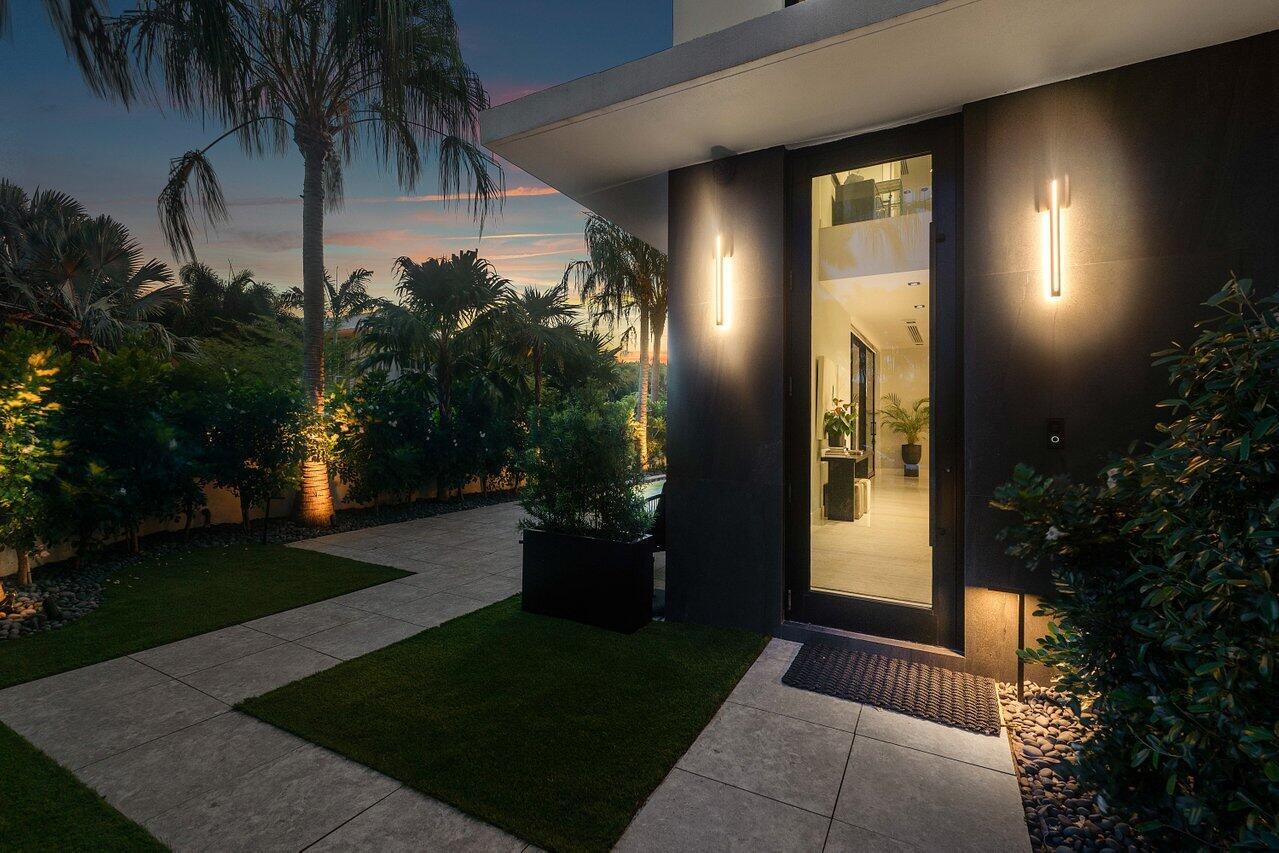 914 Palm Trail