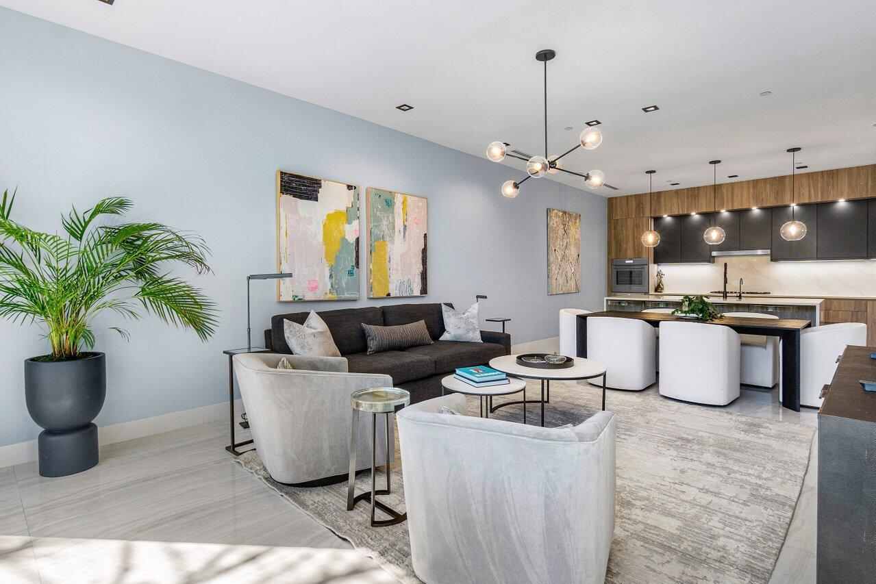 914 Palm Trail