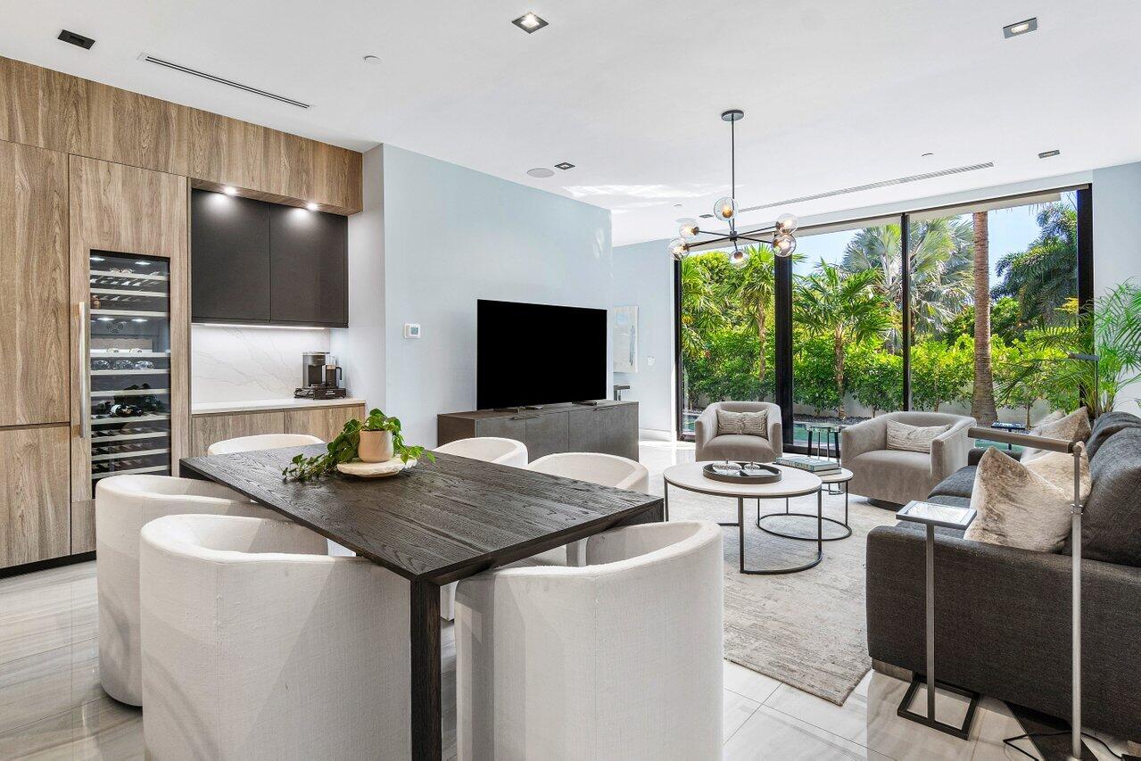914 Palm Trail