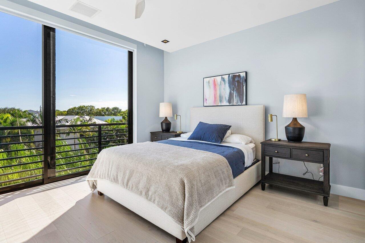 914 Palm Trail