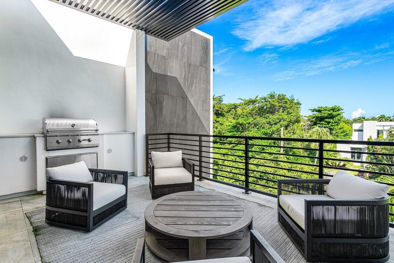 914 Palm Trail