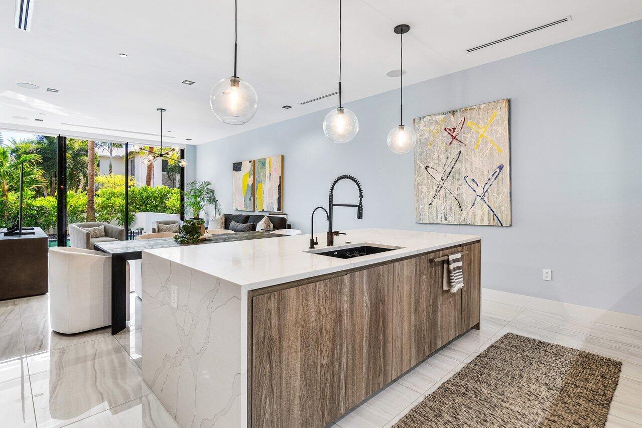 914 Palm Trail