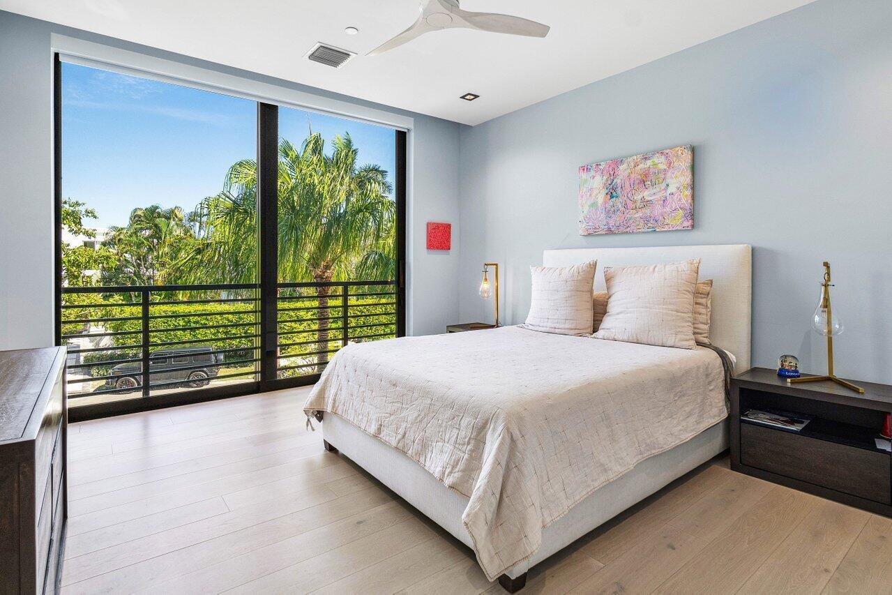 914 Palm Trail