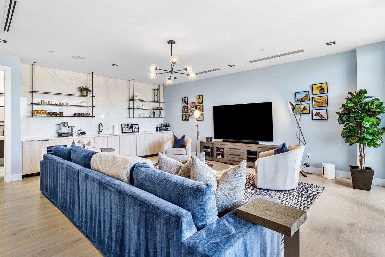 914 Palm Trail