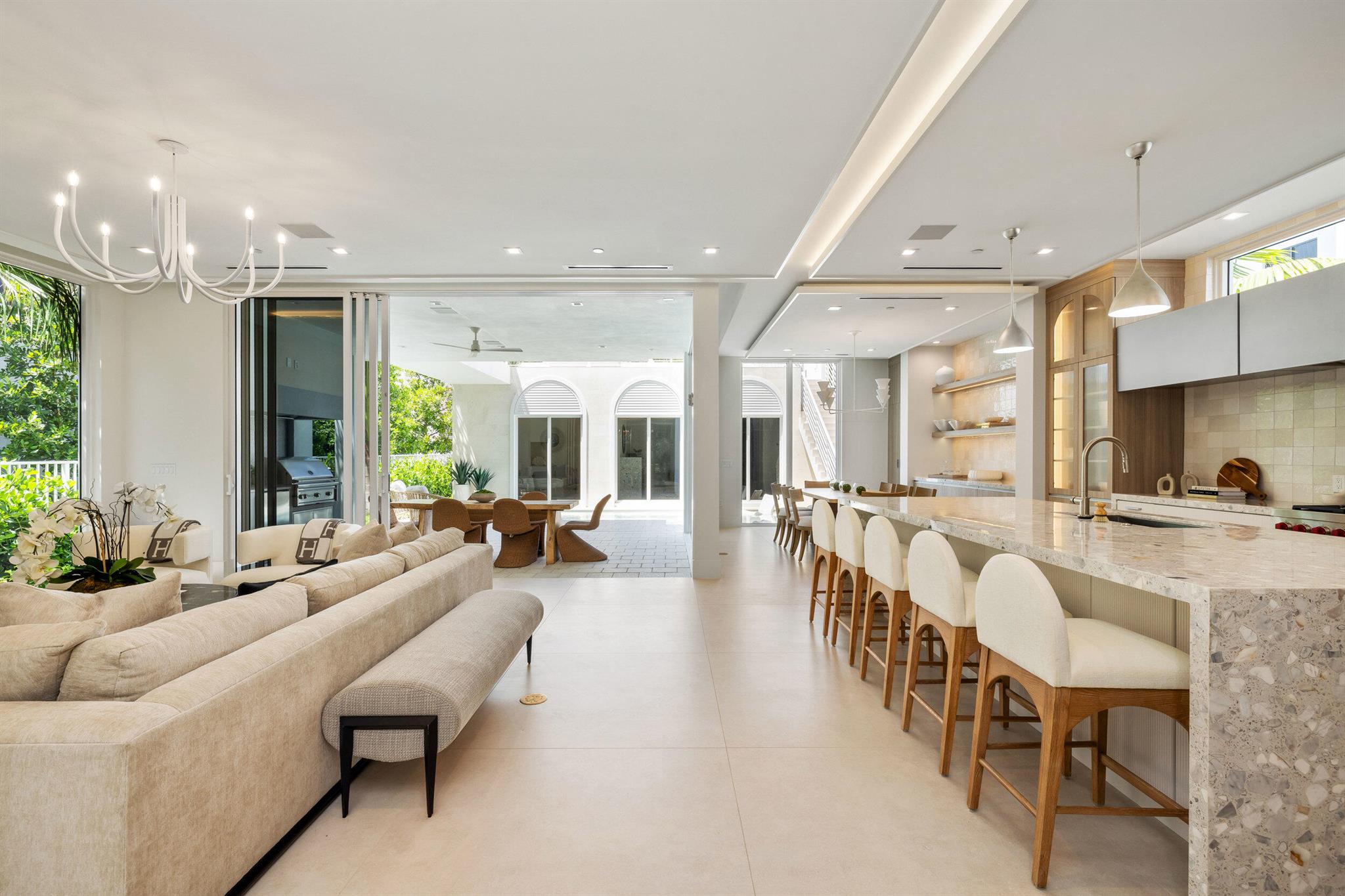 812 Palm Trail