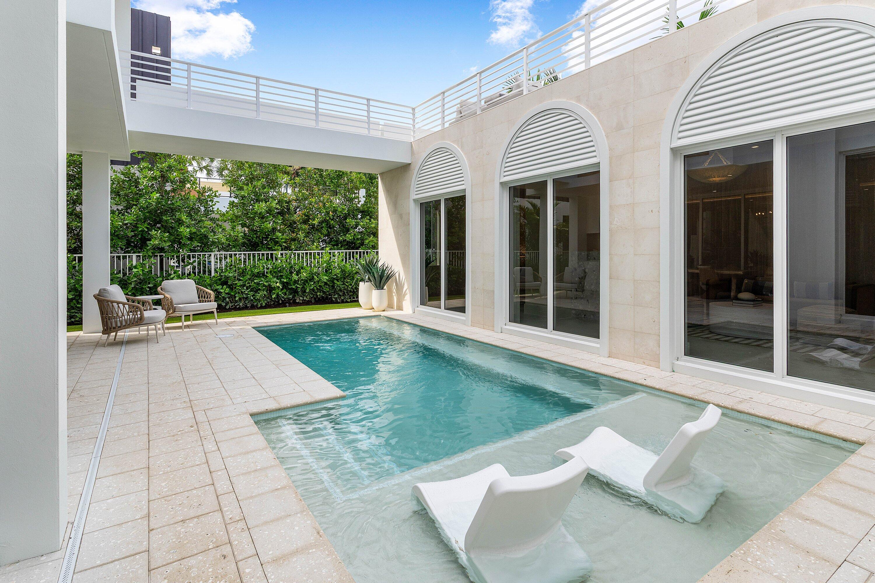 812 Palm Trail