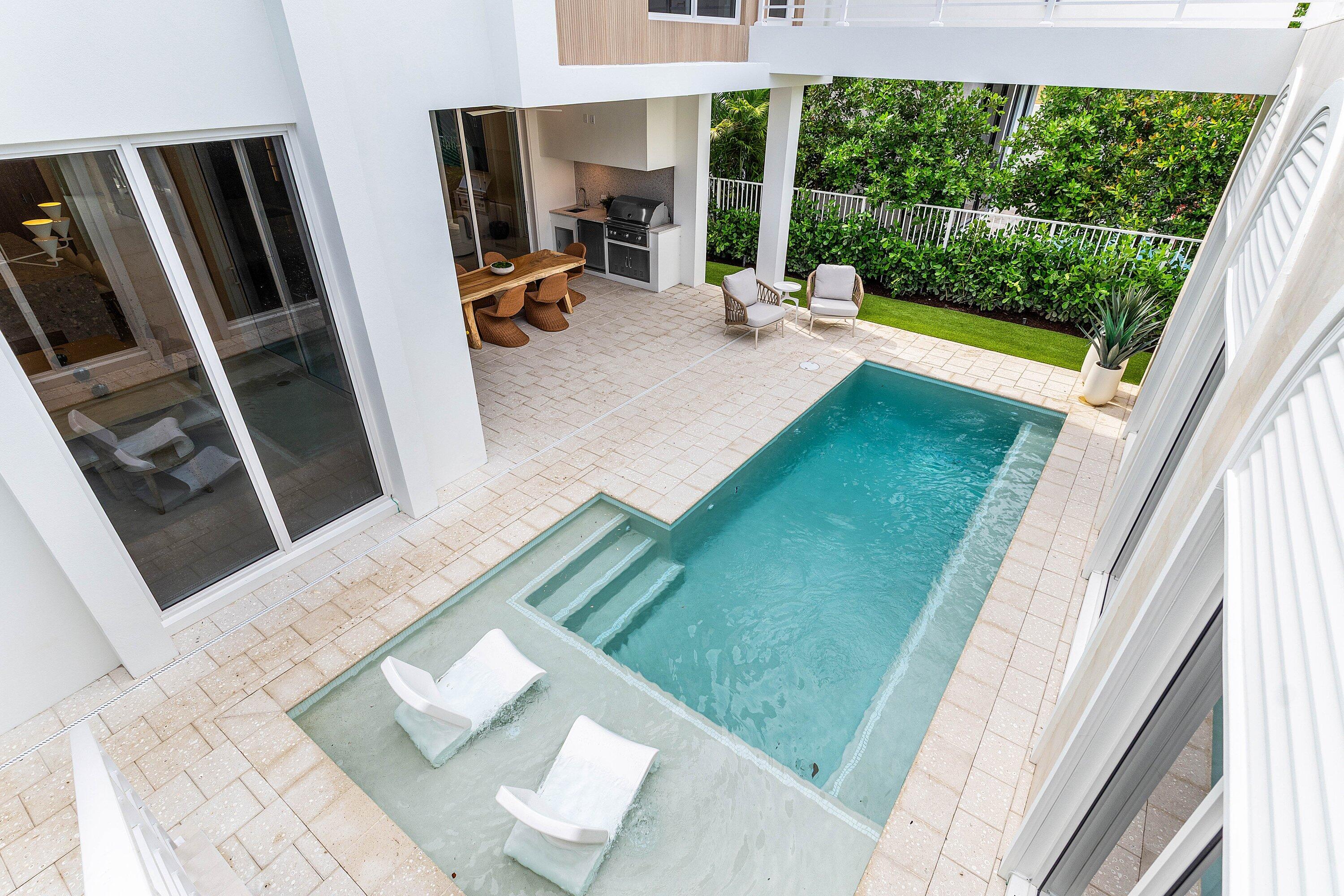 812 Palm Trail