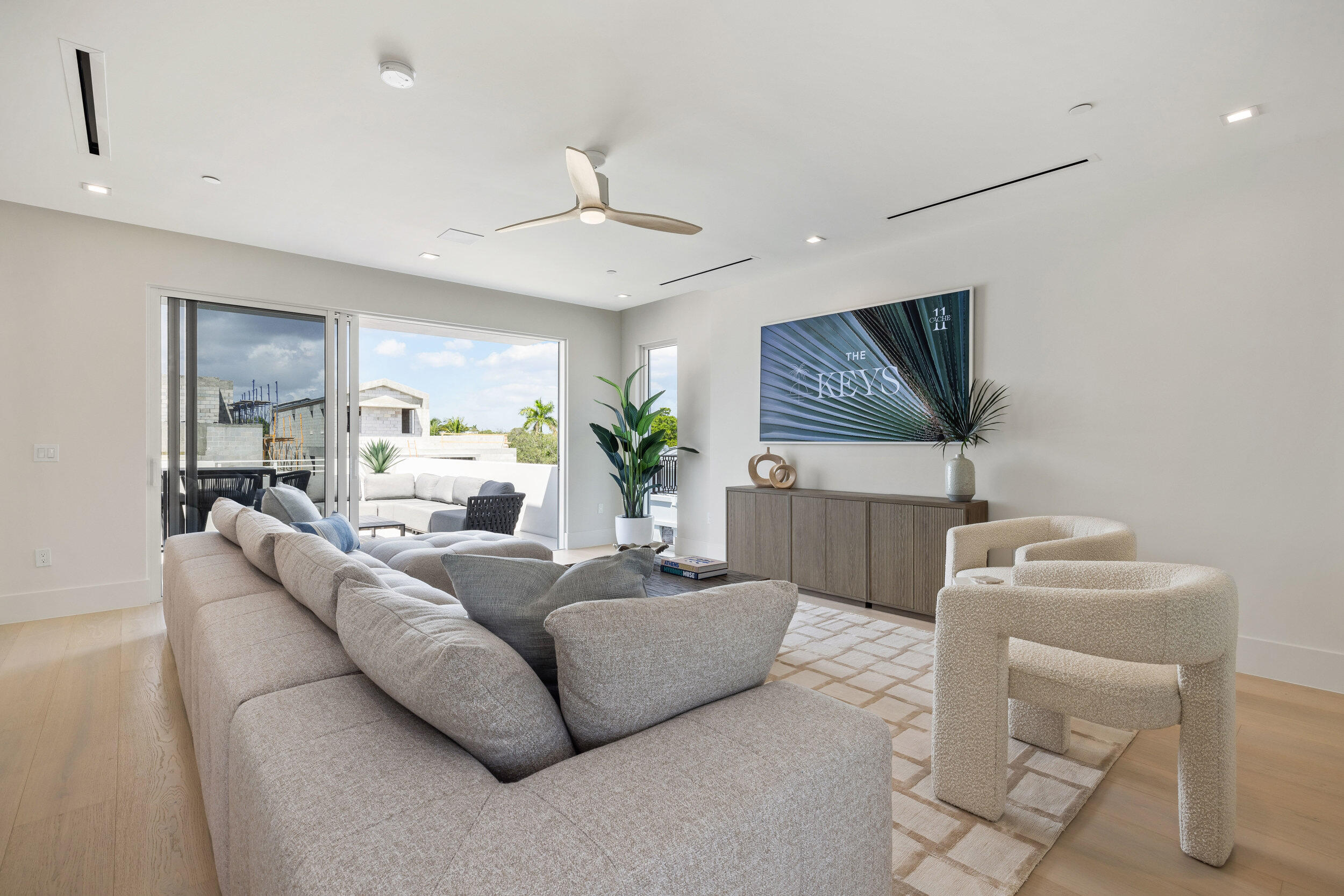 812 Palm Trail
