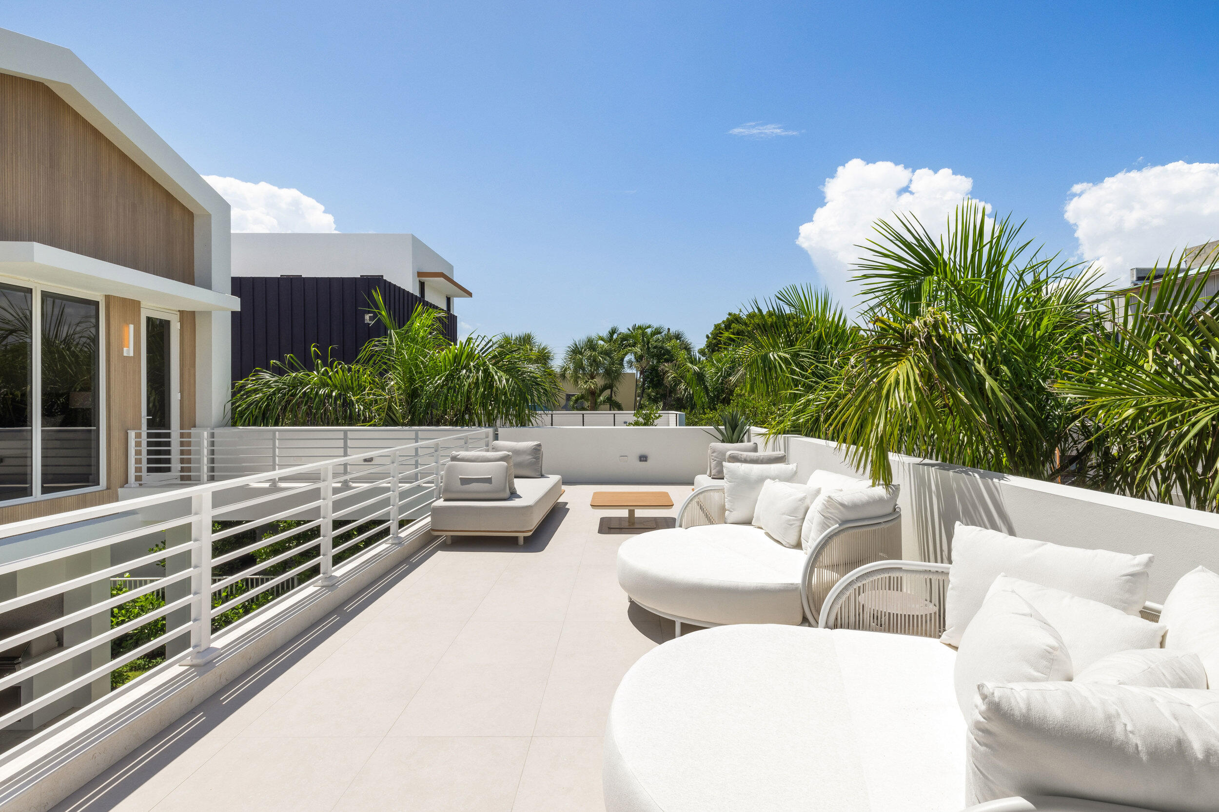 812 Palm Trail