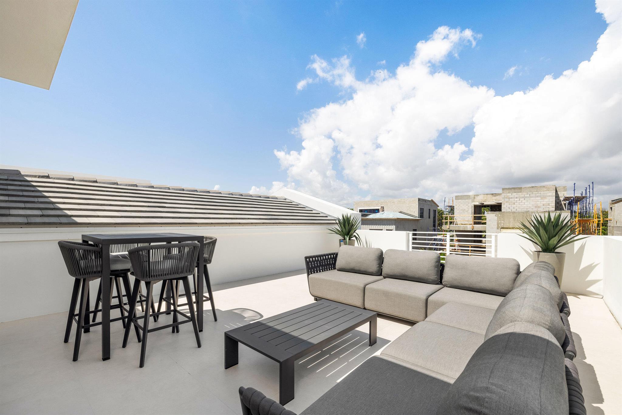 812 Palm Trail