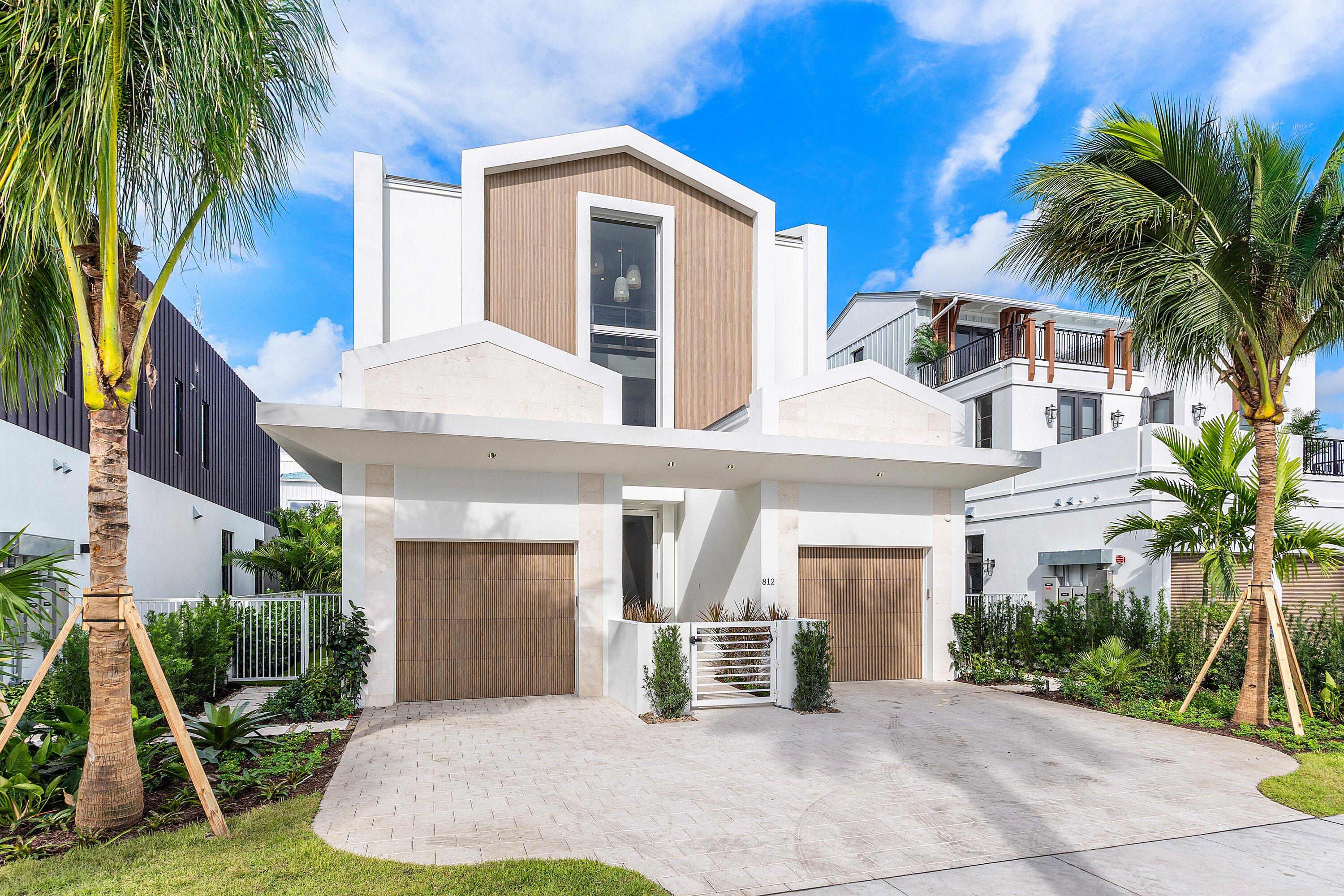 812 Palm Trail
