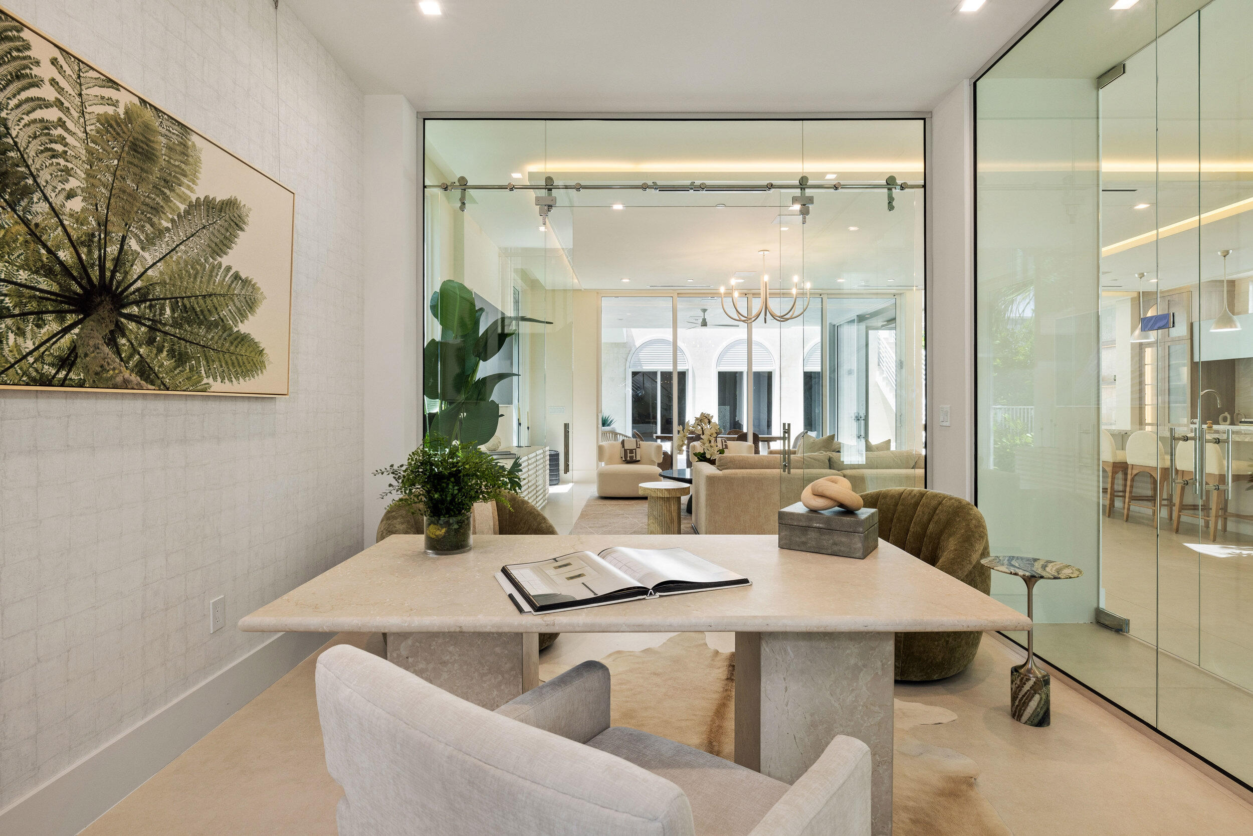 812 Palm Trail