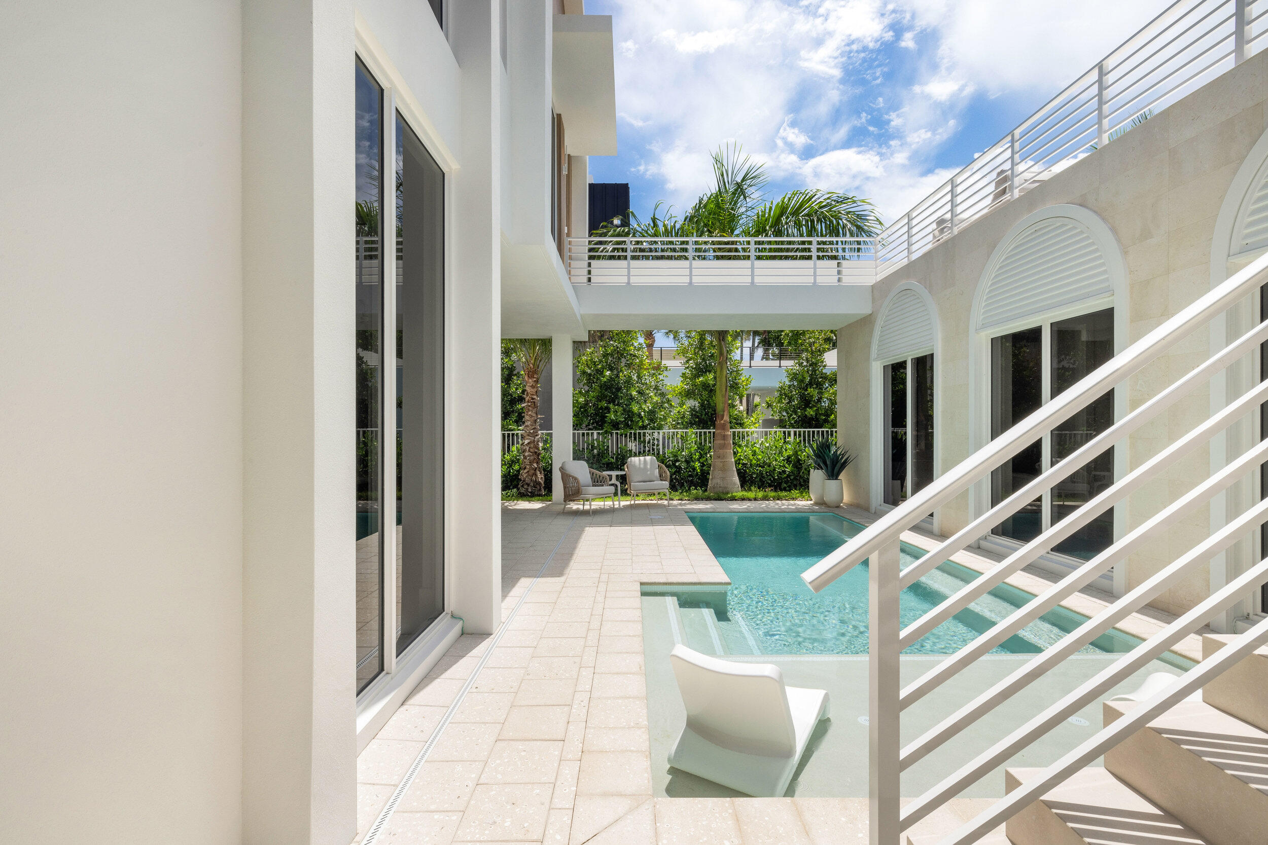 812 Palm Trail
