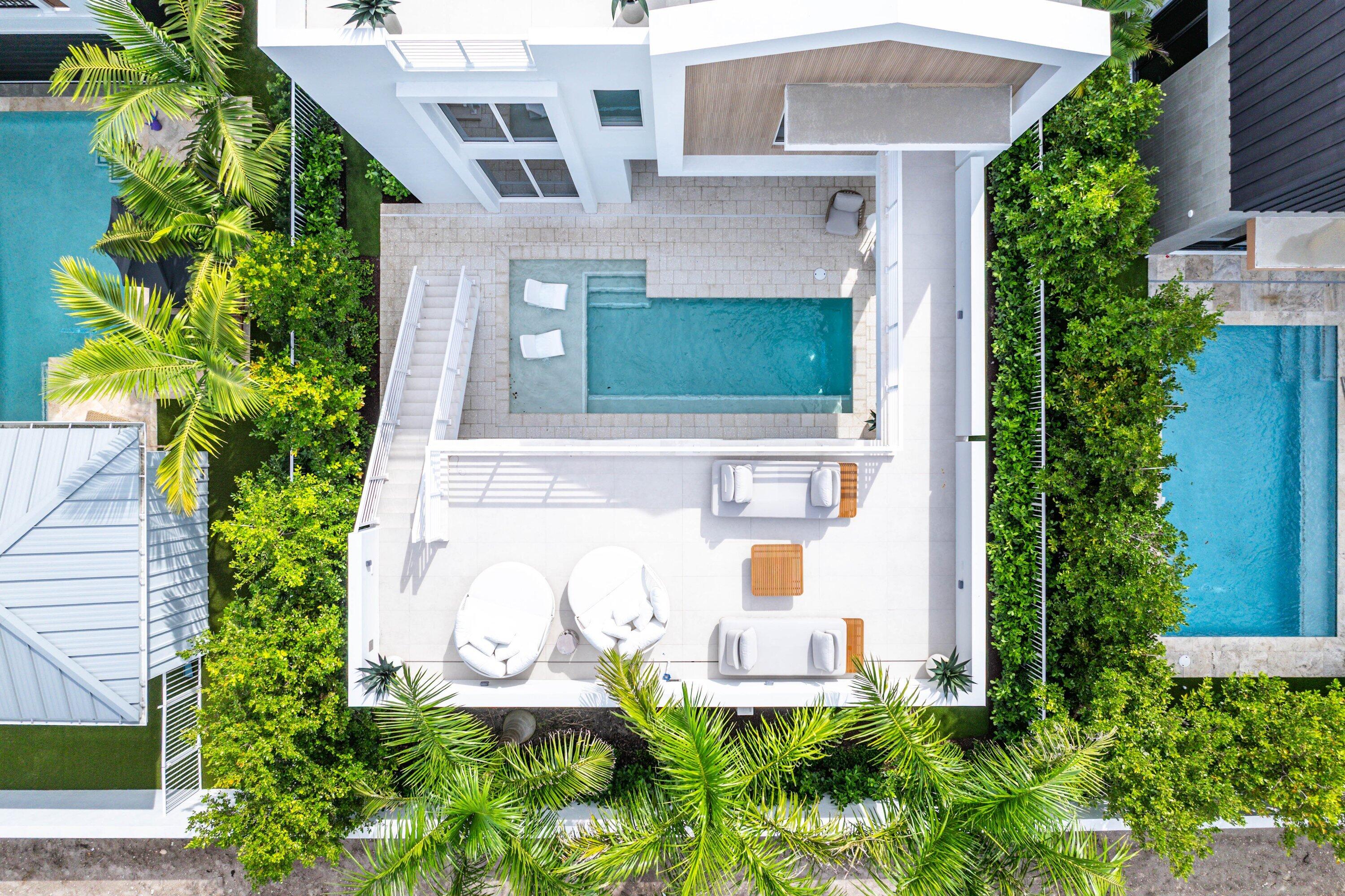 812 Palm Trail