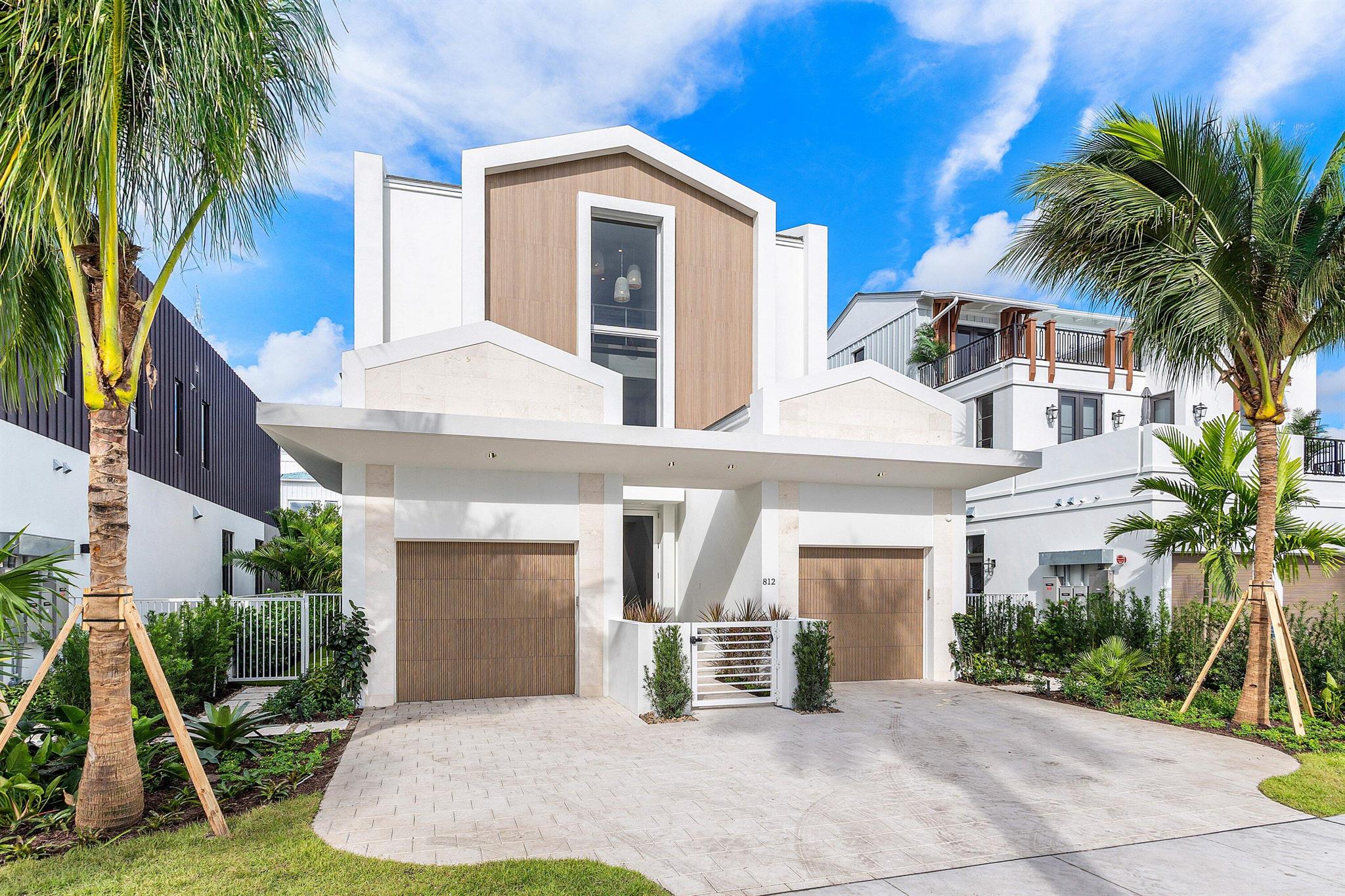 812 Palm Trail