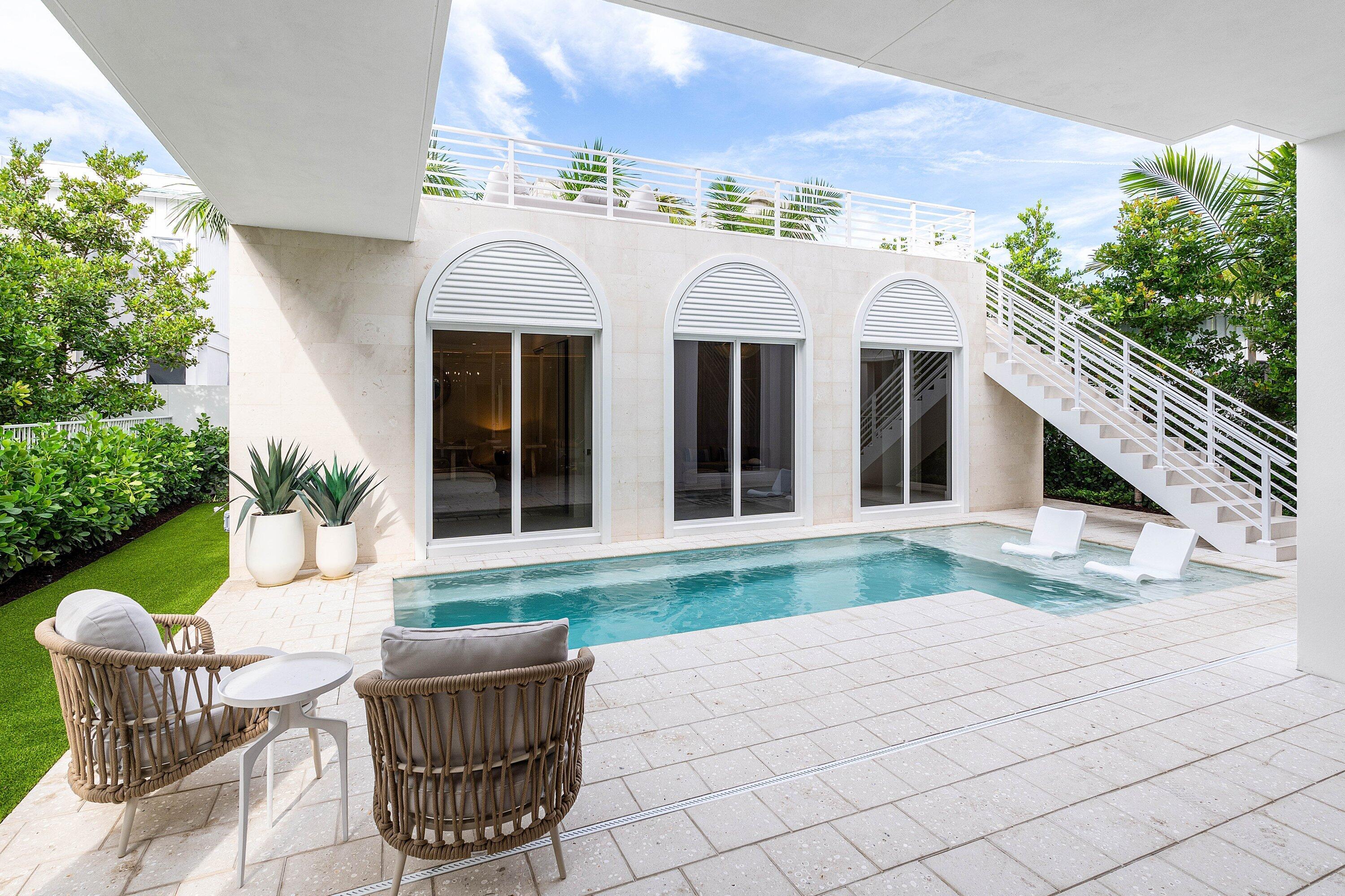 812 Palm Trail