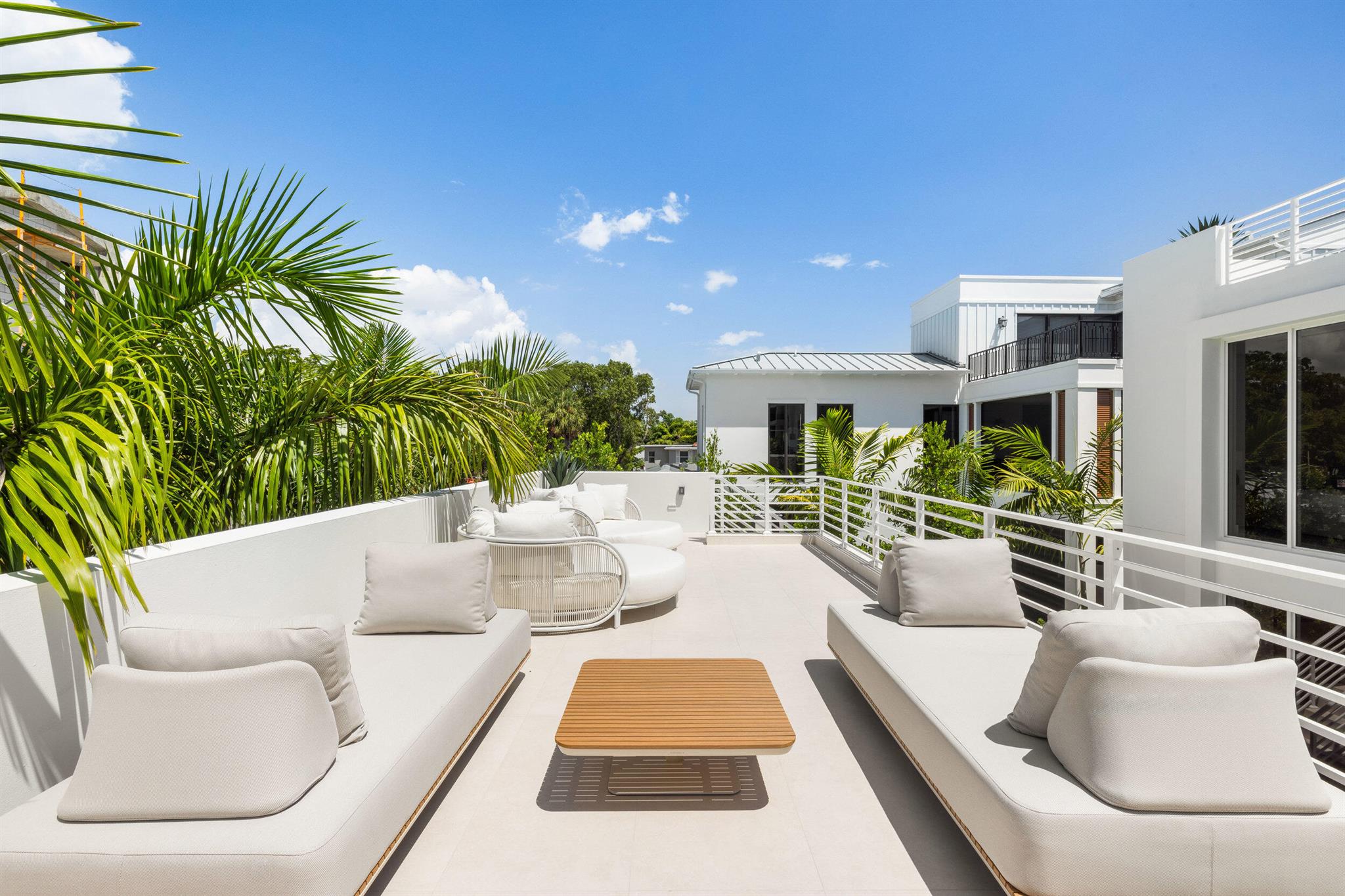 812 Palm Trail