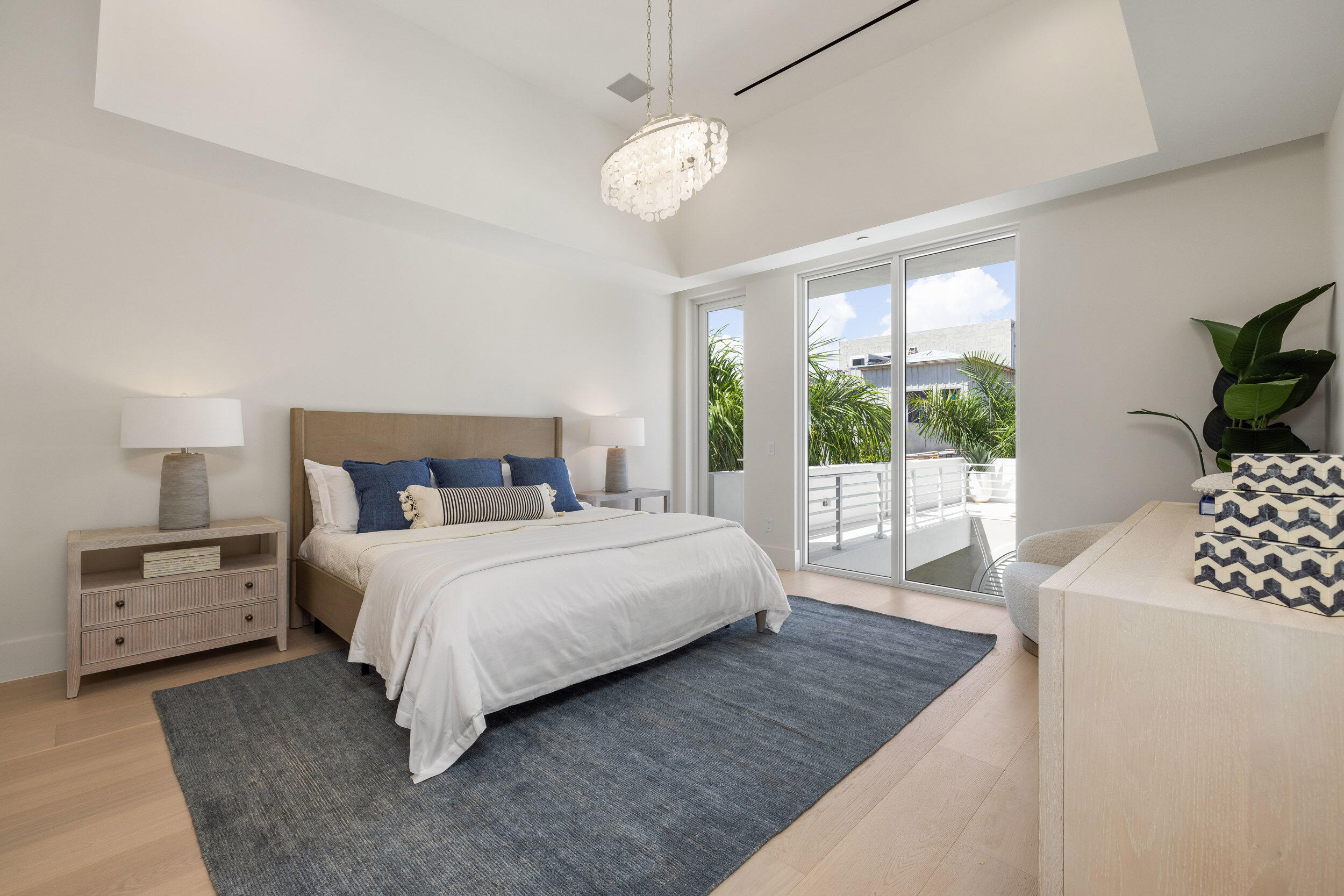 812 Palm Trail