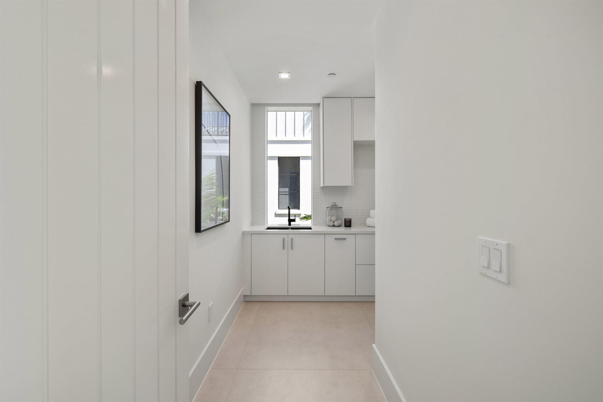 812 Palm Trail