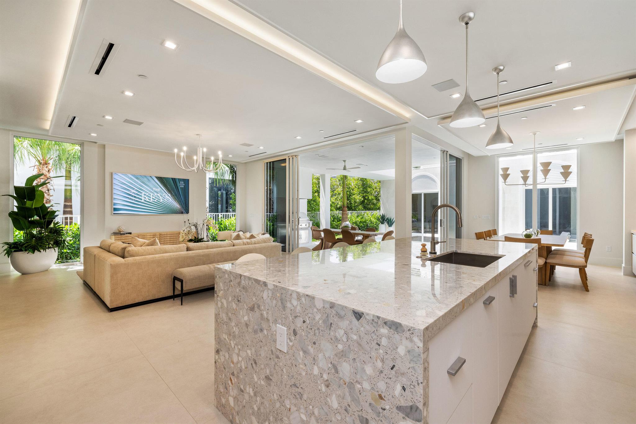 812 Palm Trail