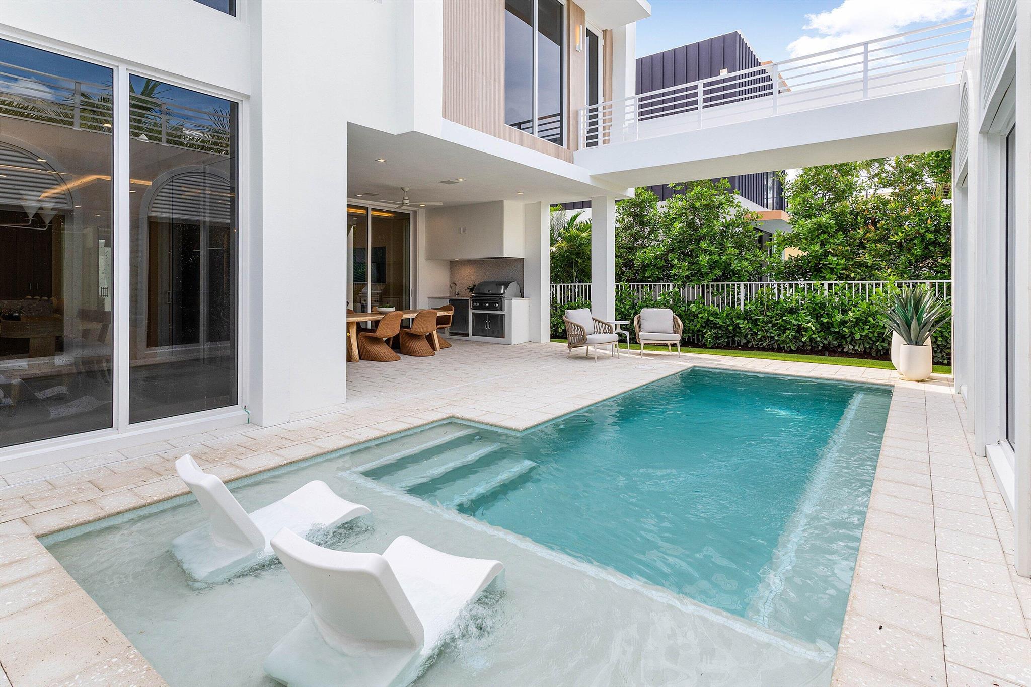 812 Palm Trail