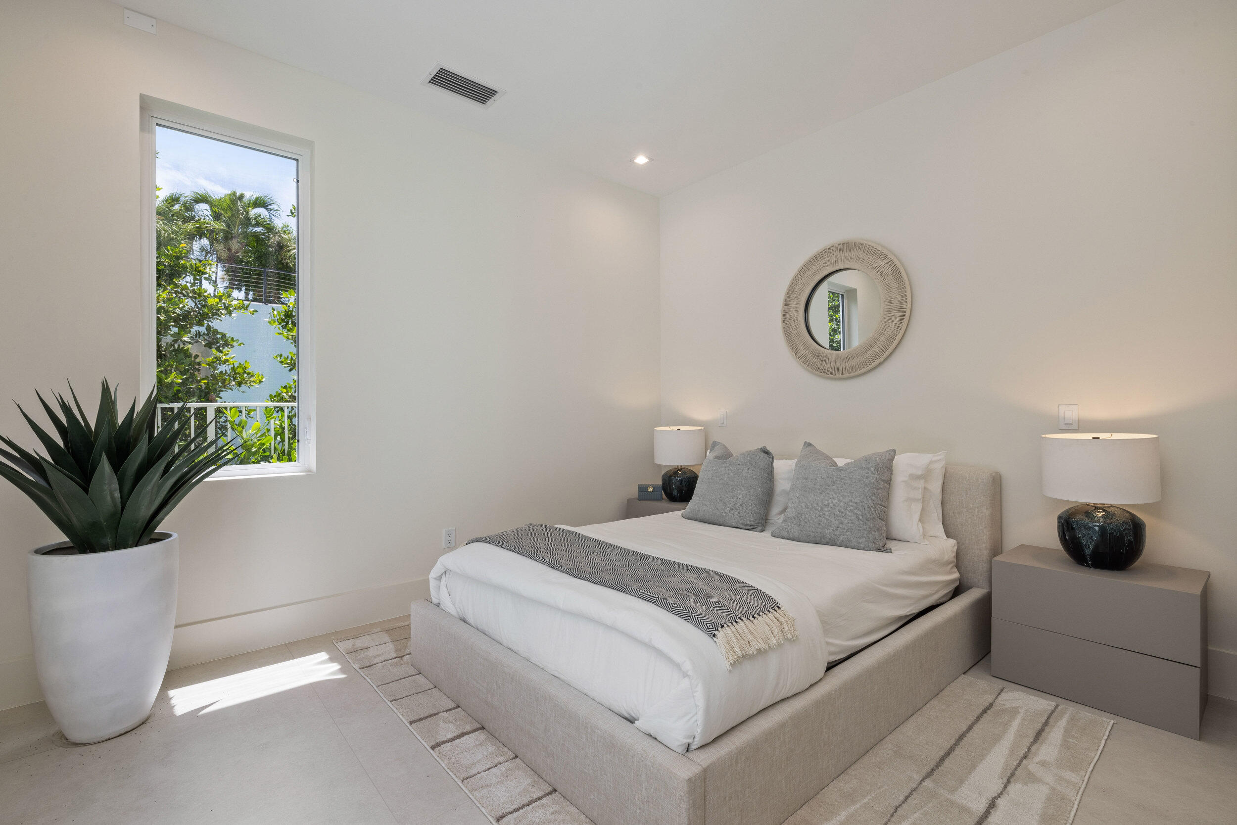 812 Palm Trail