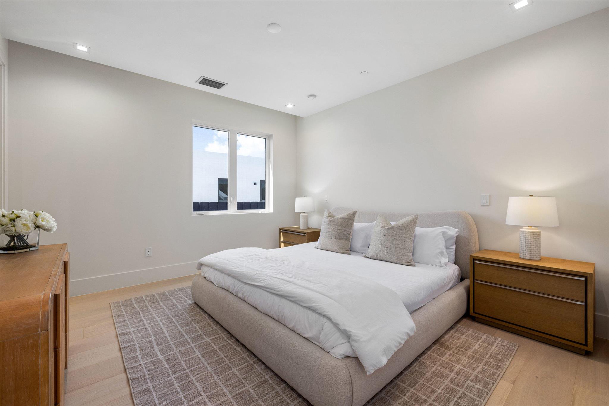 812 Palm Trail