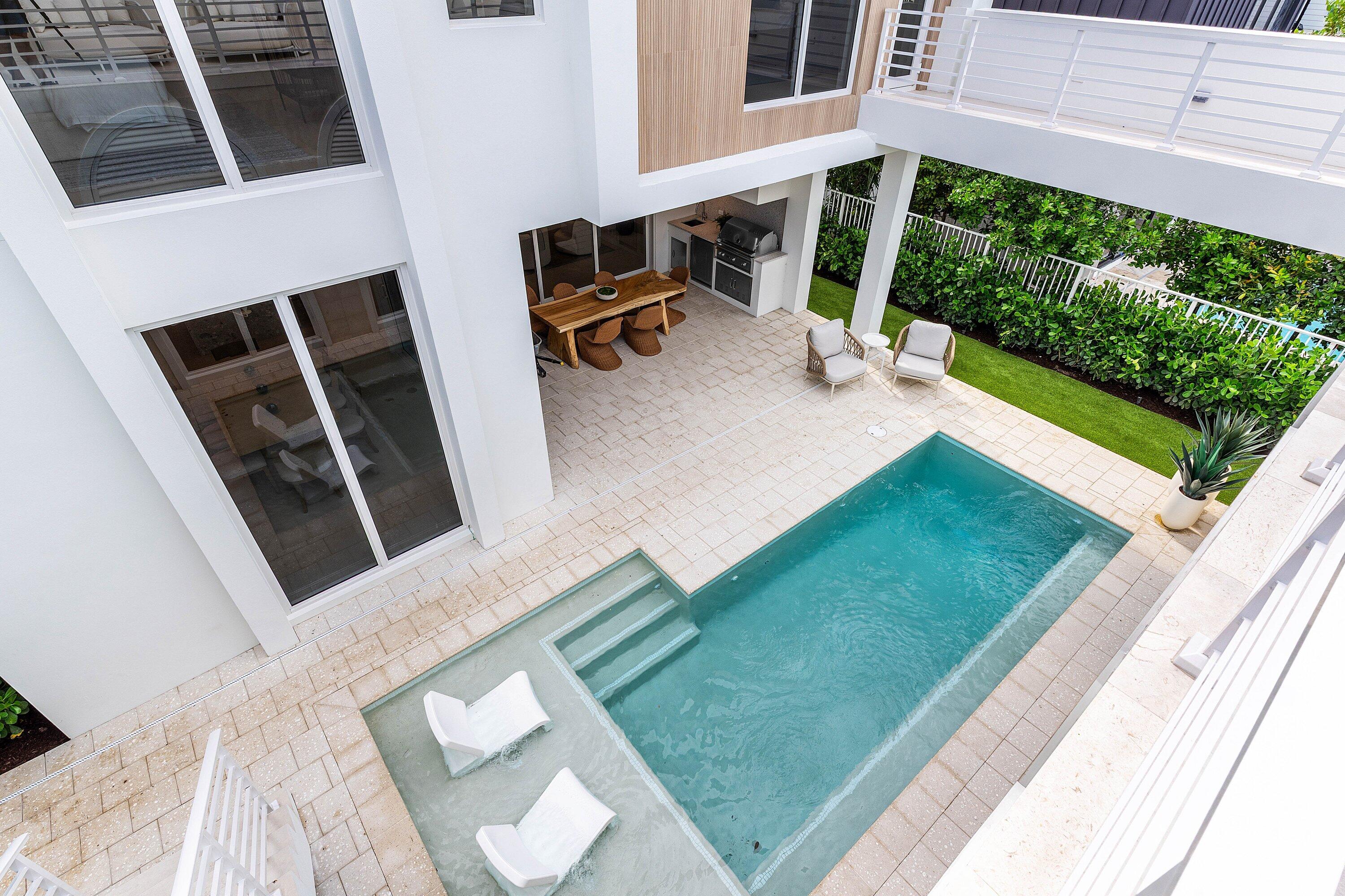 812 Palm Trail