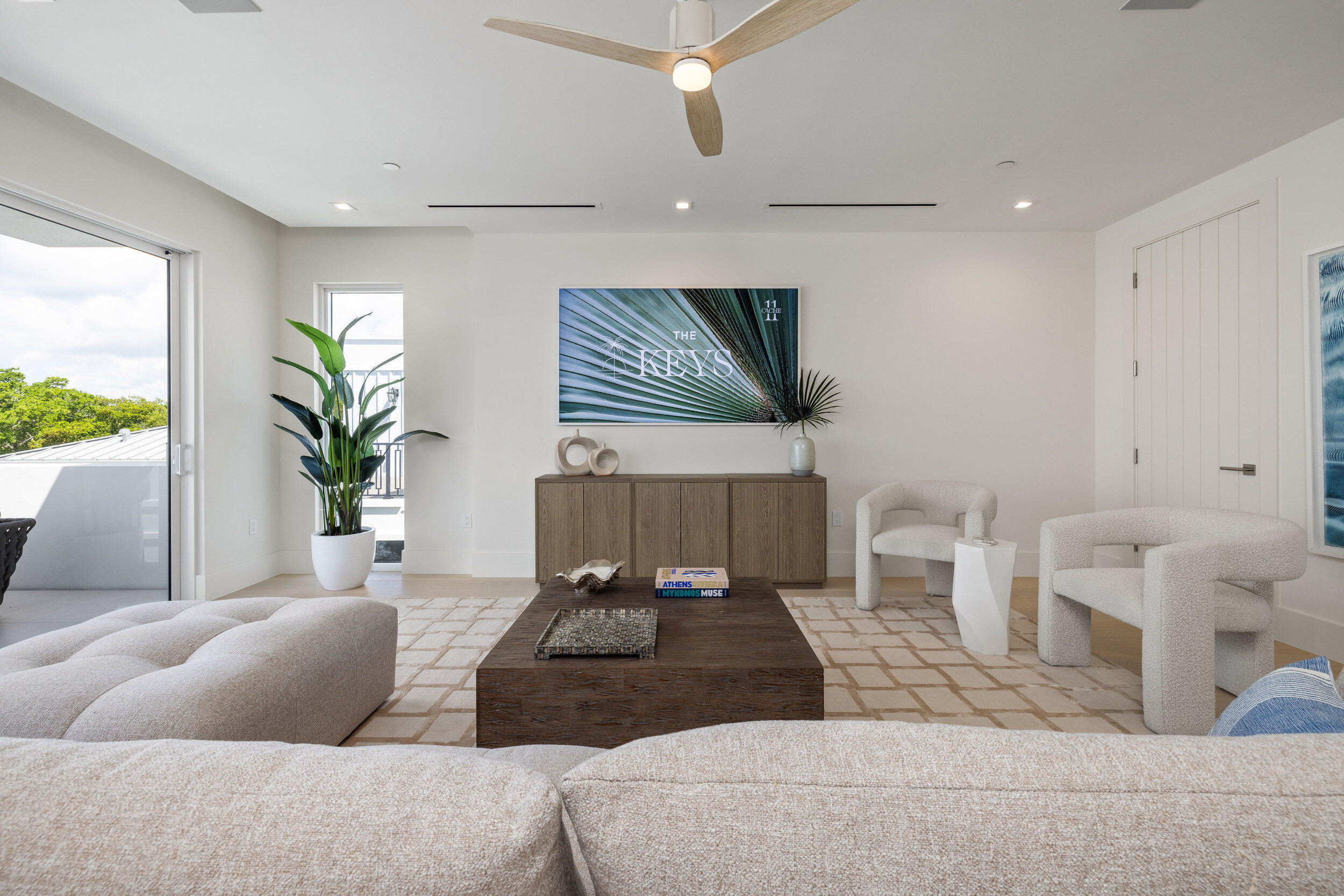 812 Palm Trail