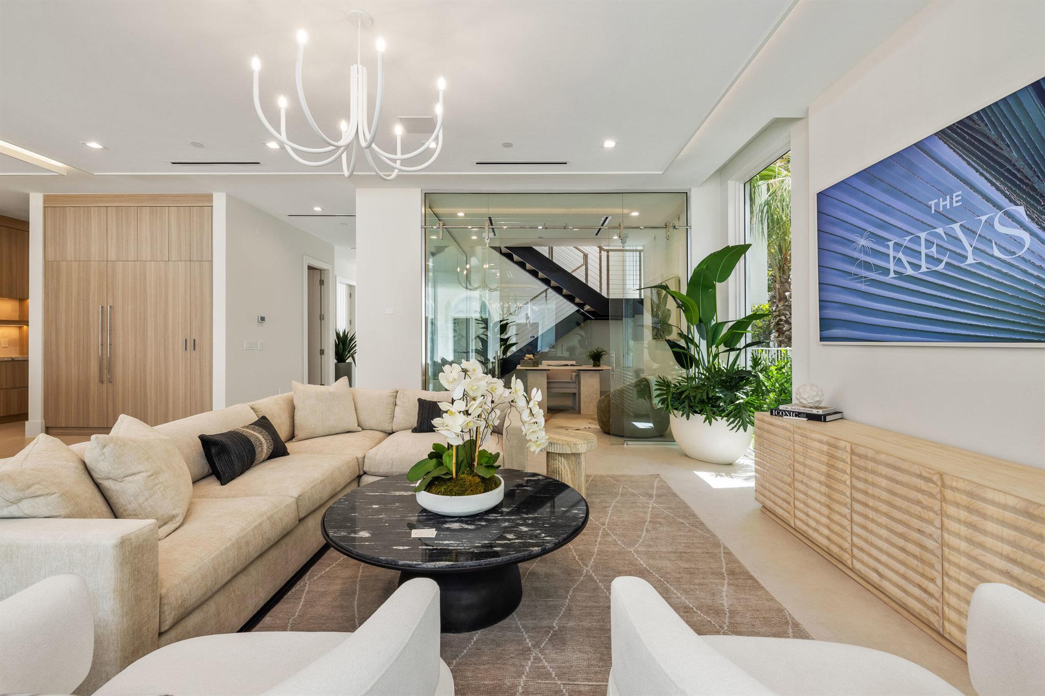 812 Palm Trail