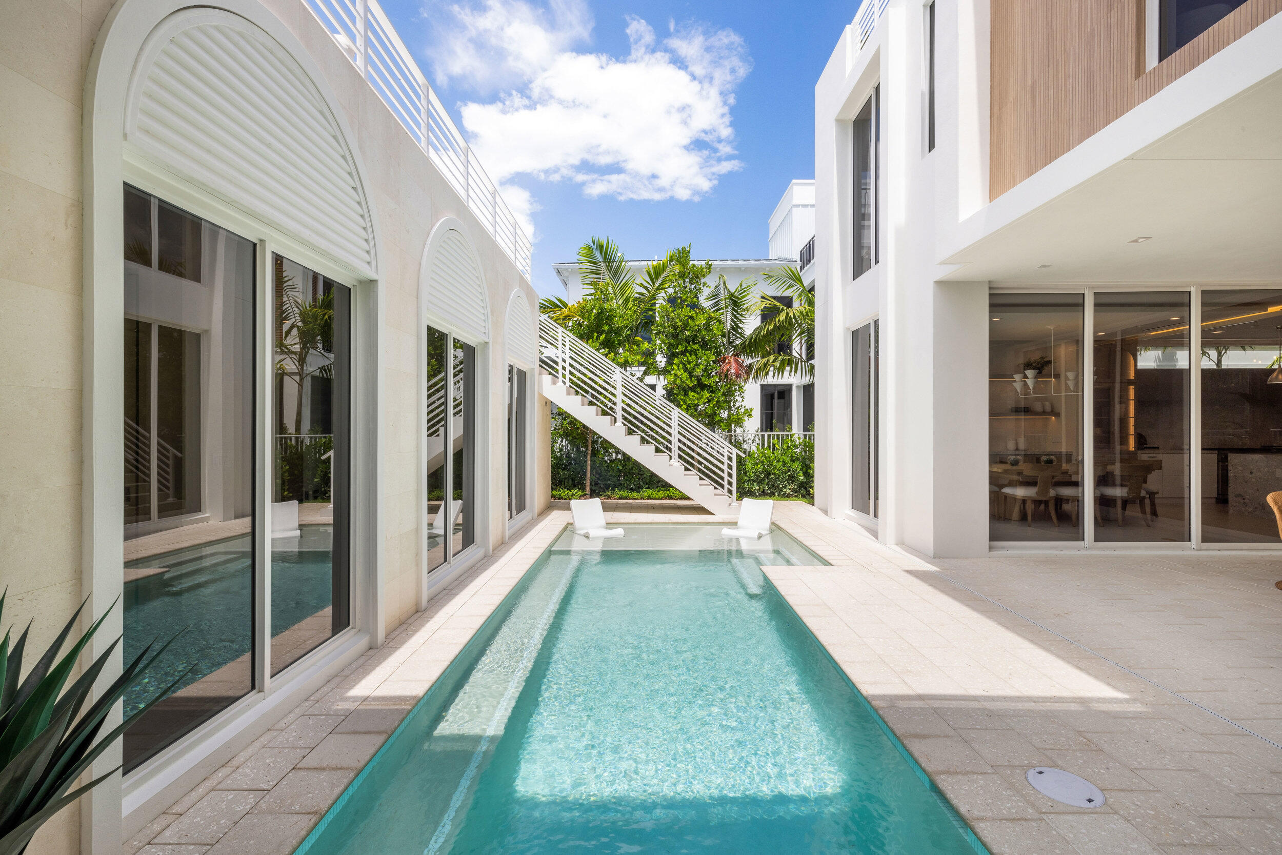 812 Palm Trail