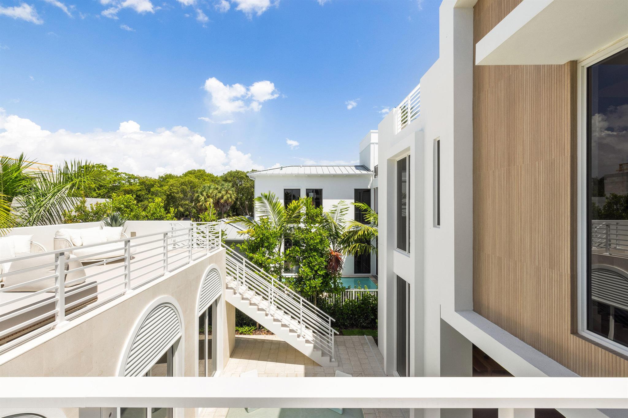 812 Palm Trail