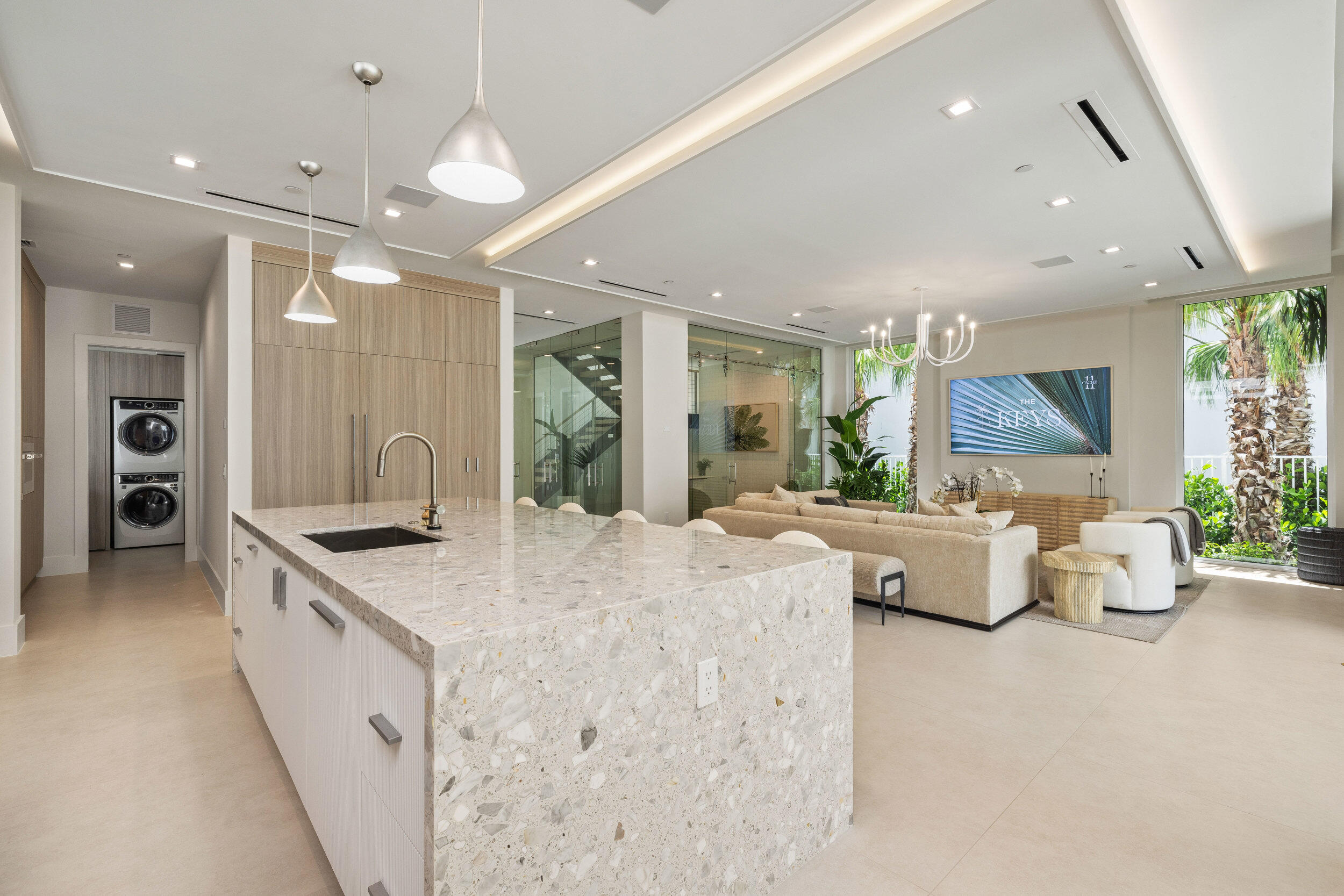 812 Palm Trail