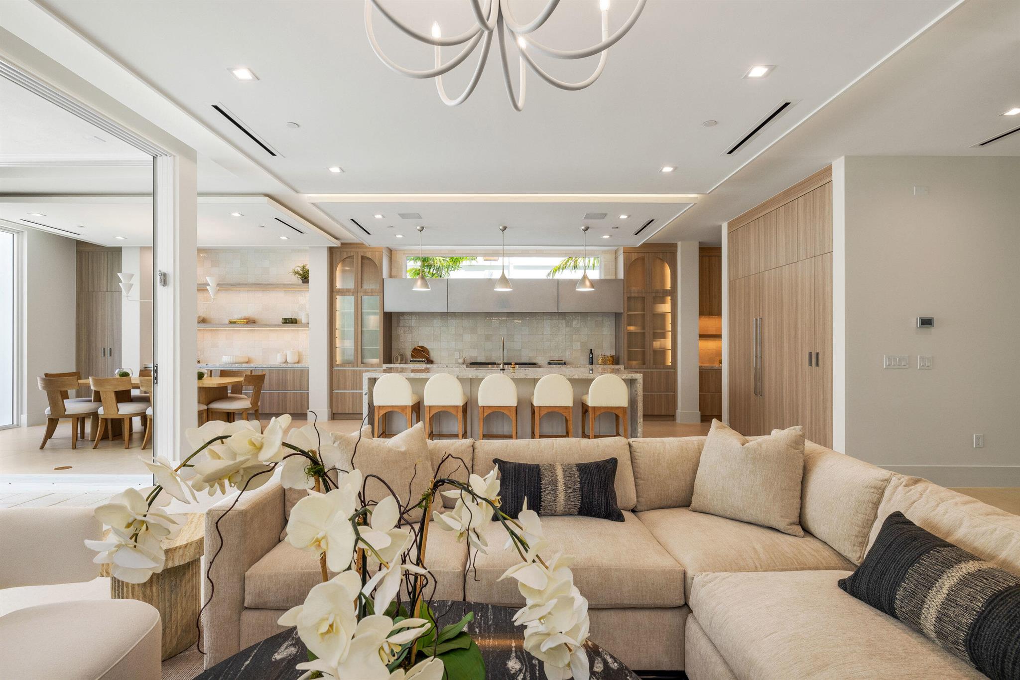 812 Palm Trail
