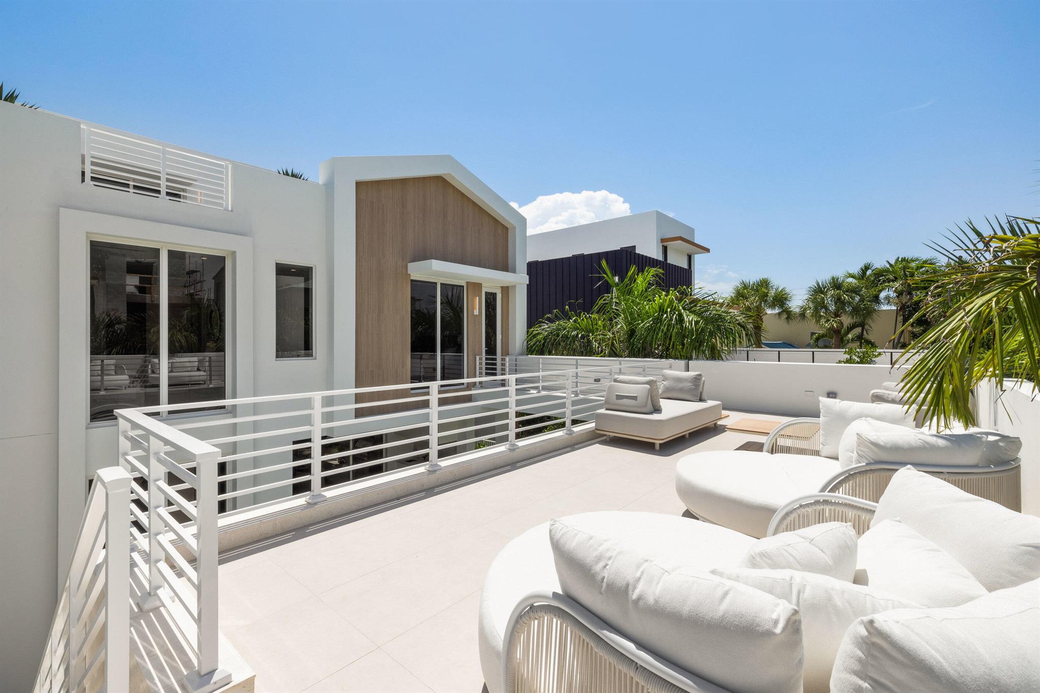 812 Palm Trail