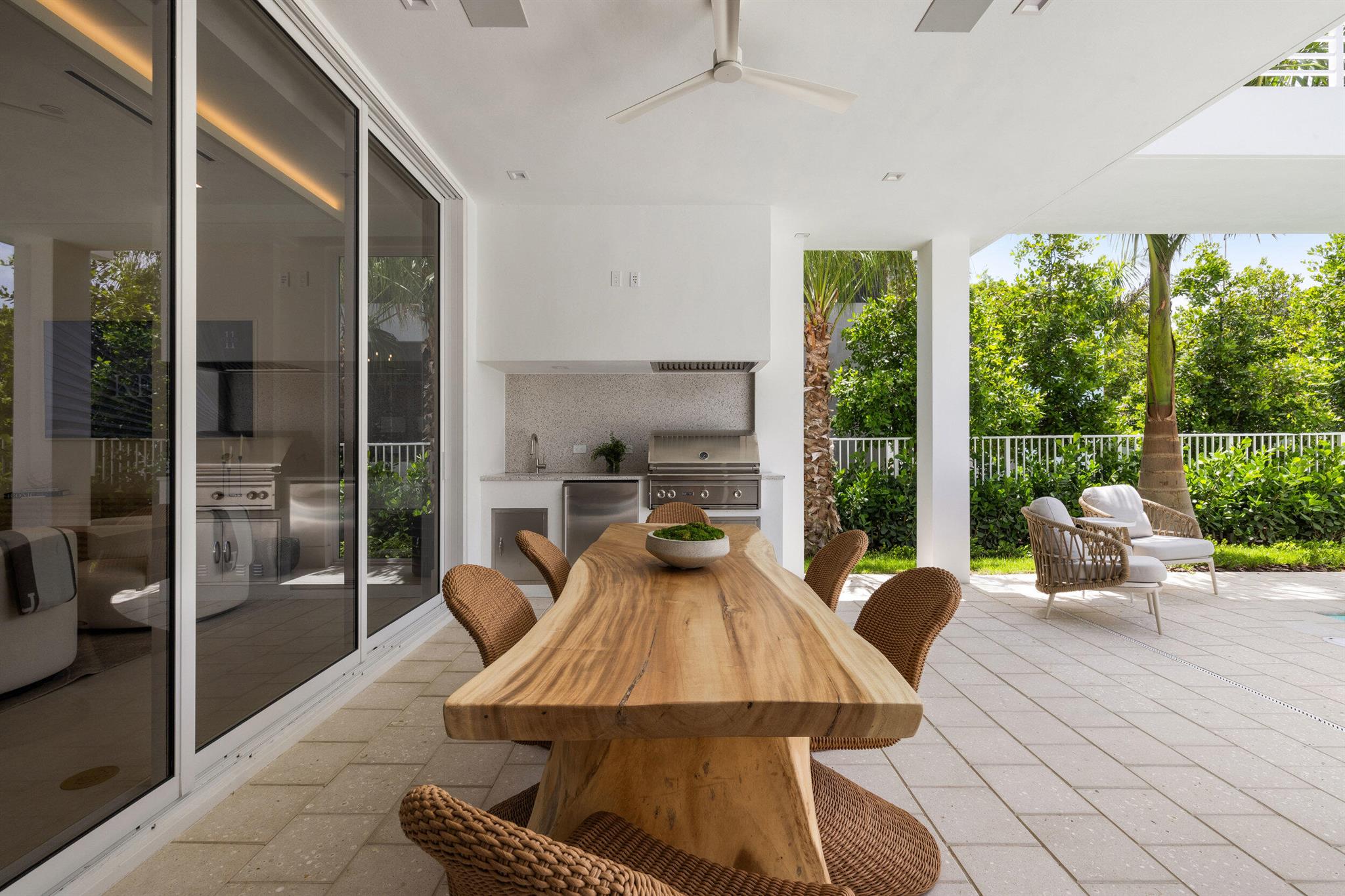 812 Palm Trail