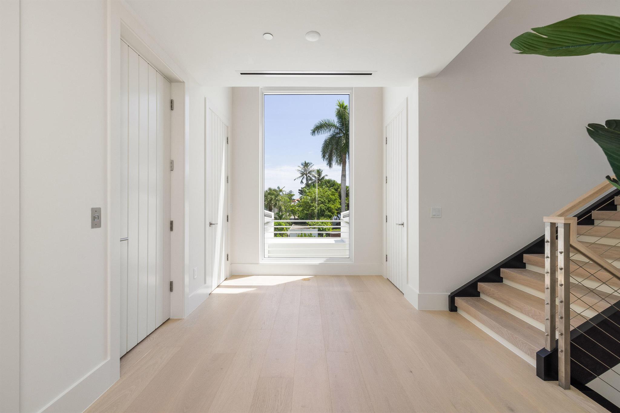 812 Palm Trail