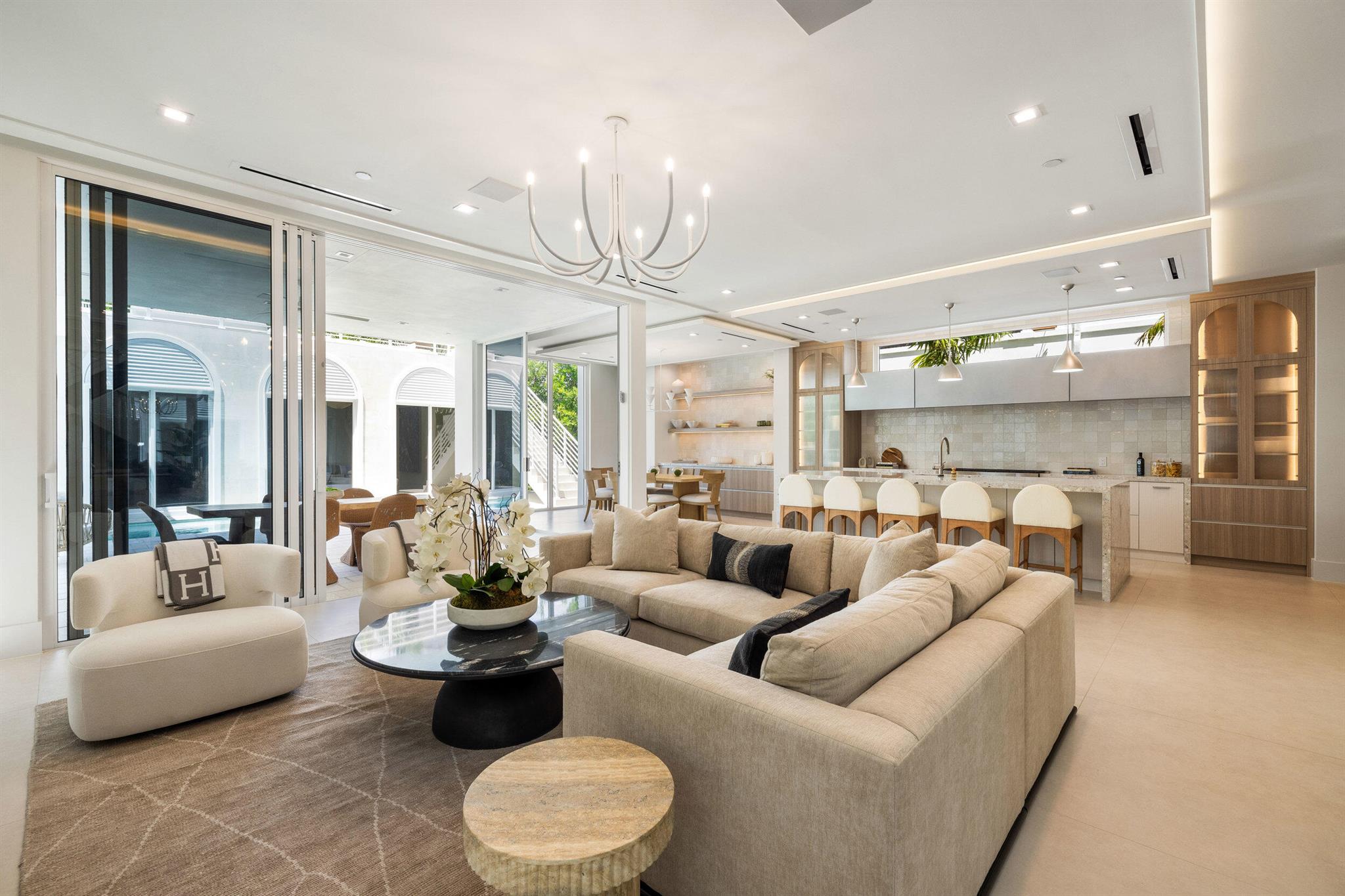 812 Palm Trail