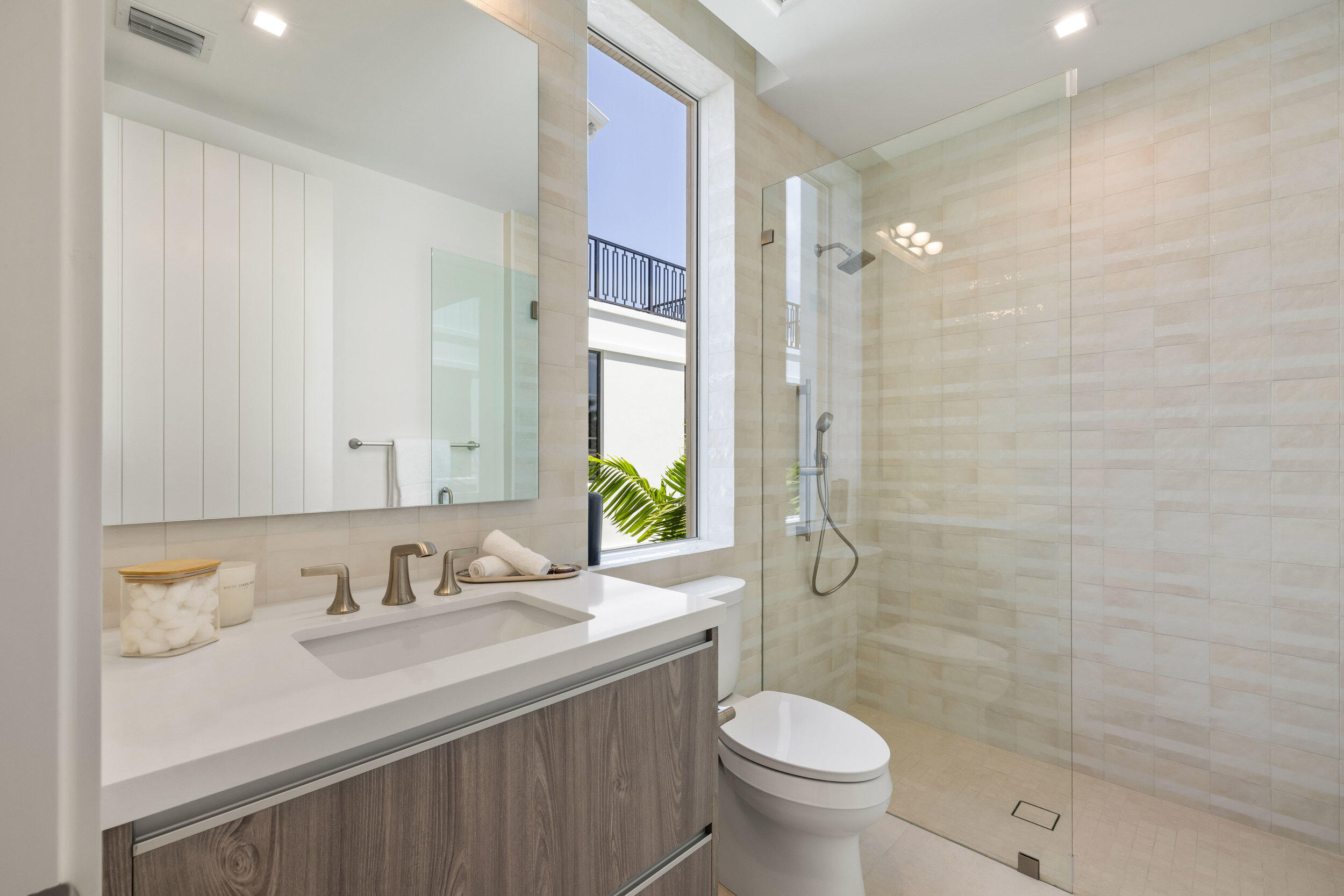 812 Palm Trail