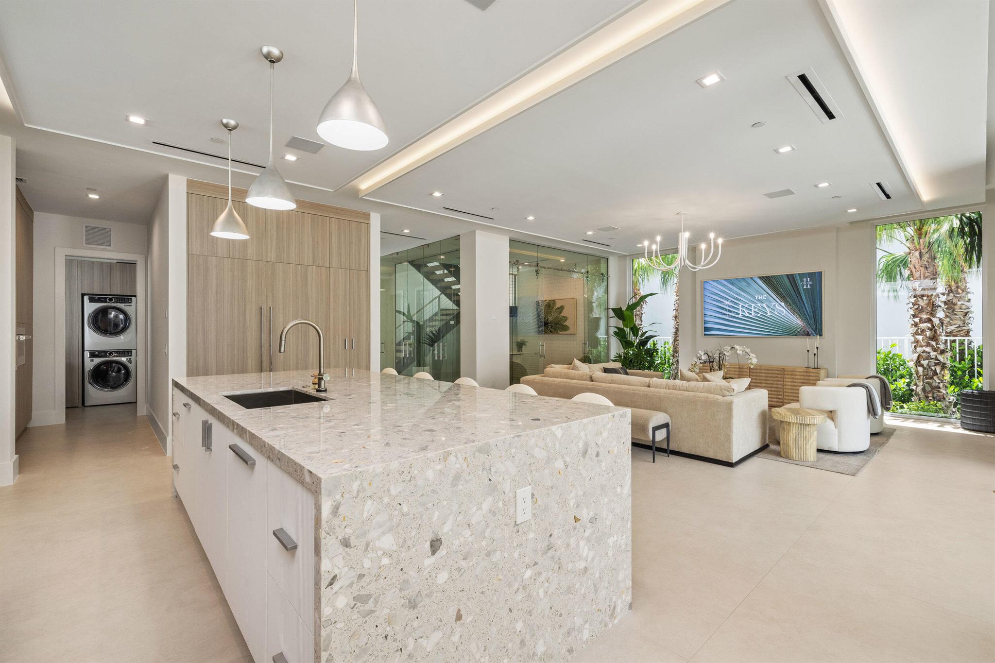 812 Palm Trail