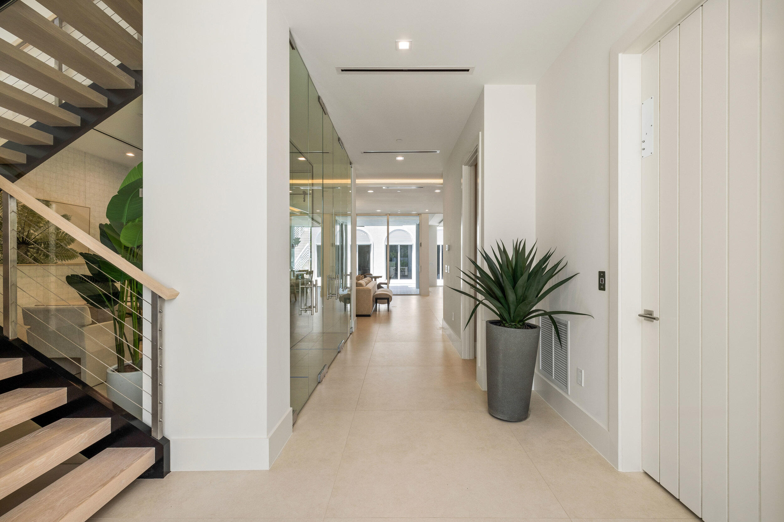 812 Palm Trail