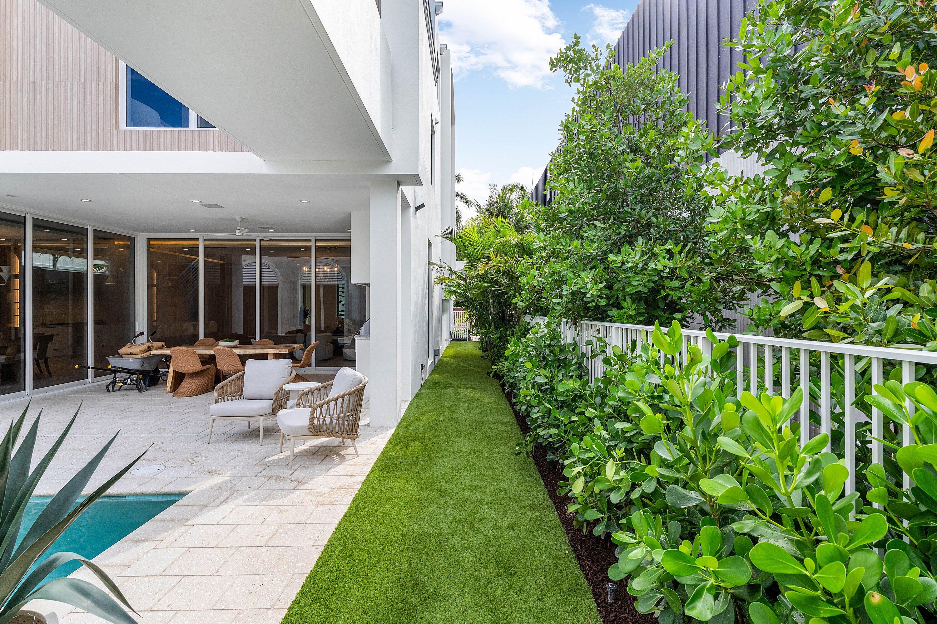 812 Palm Trail