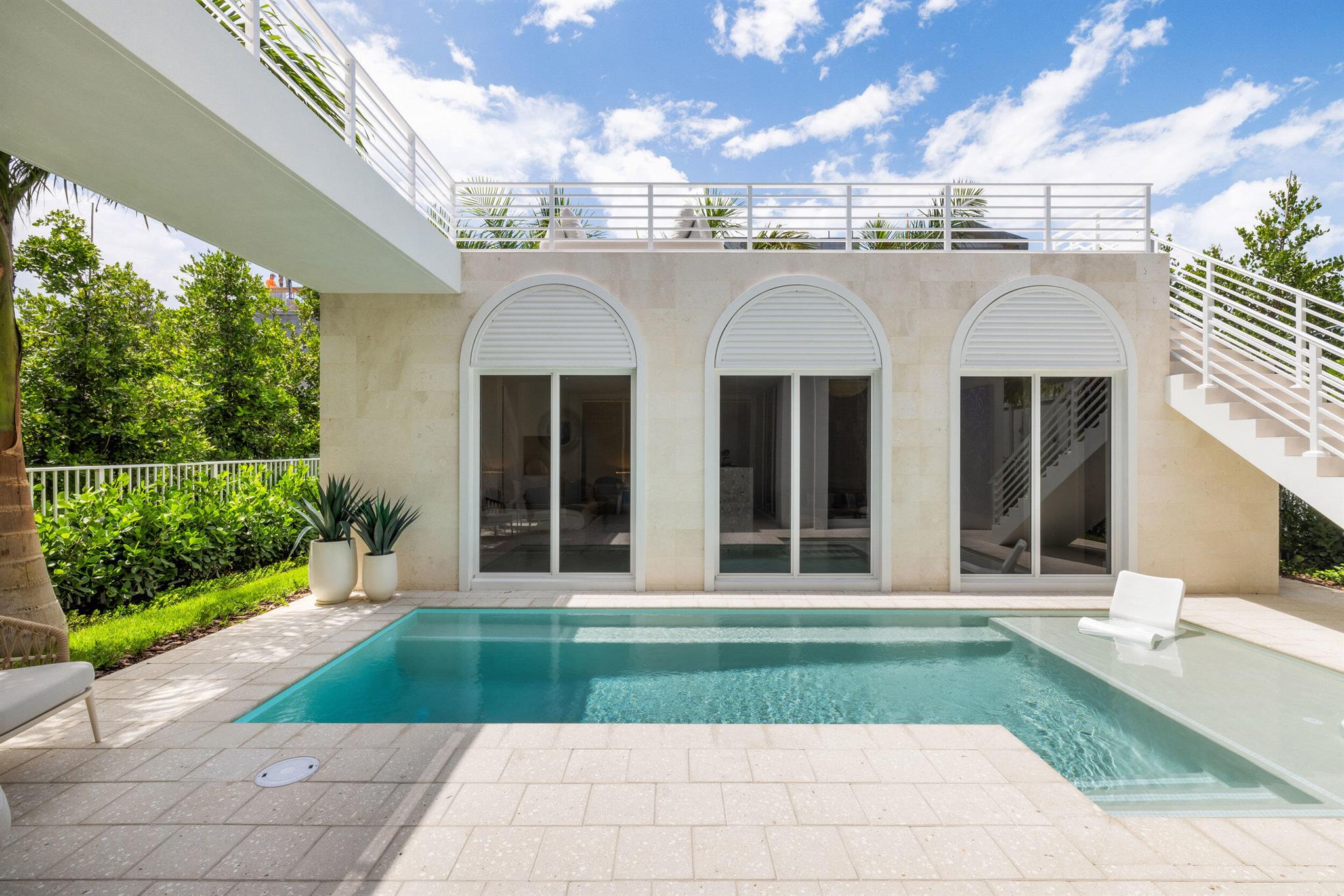 812 Palm Trail