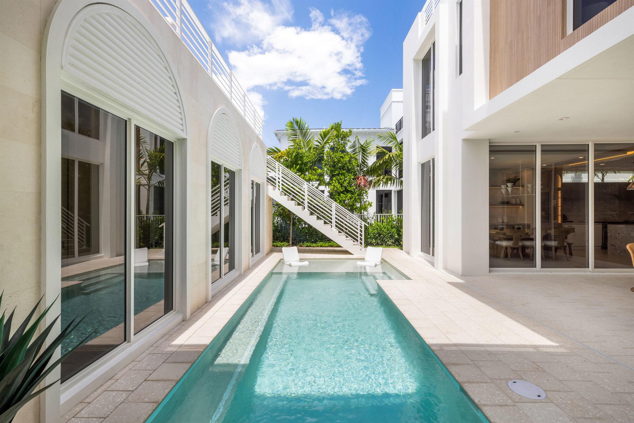 812 Palm Trail