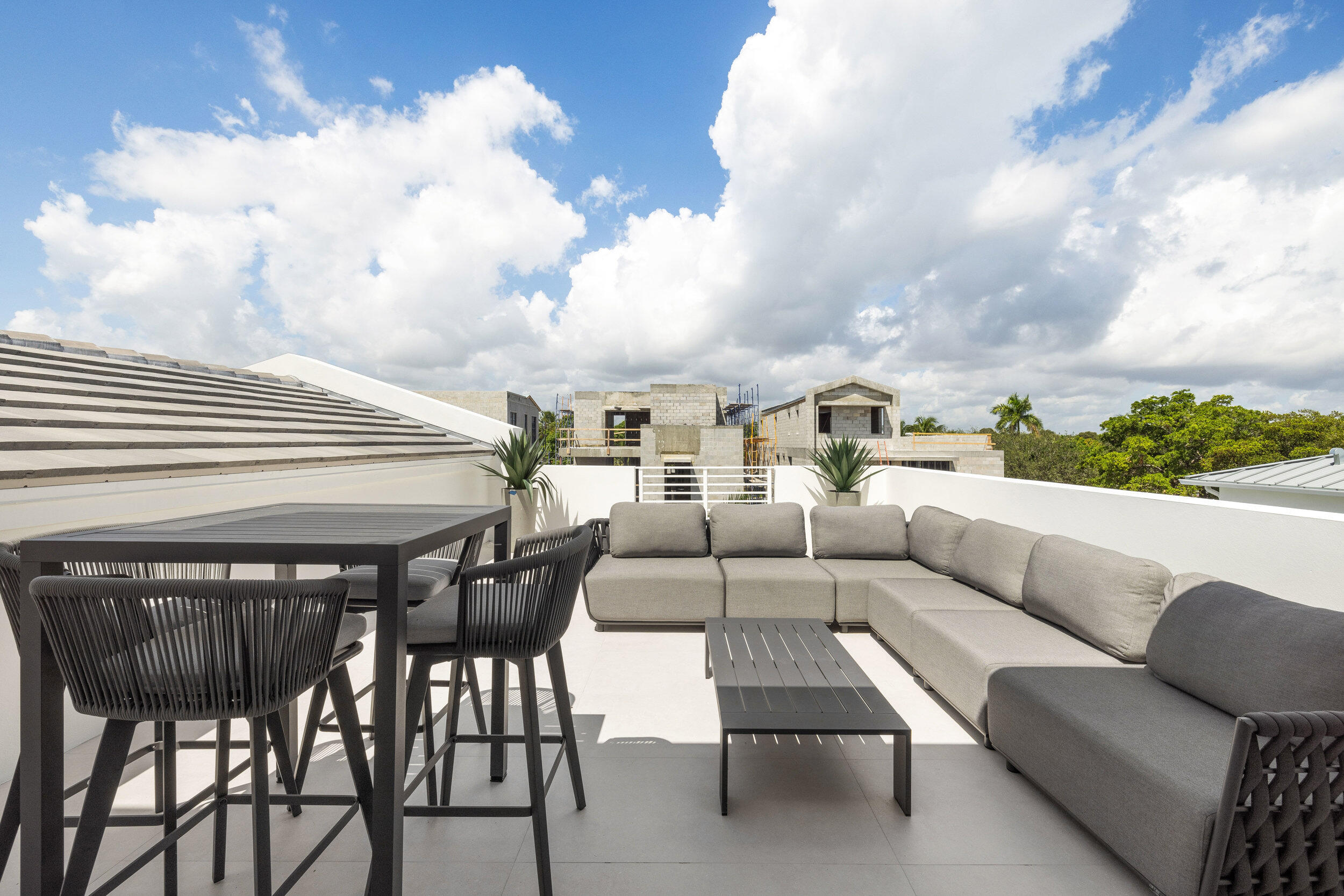 812 Palm Trail