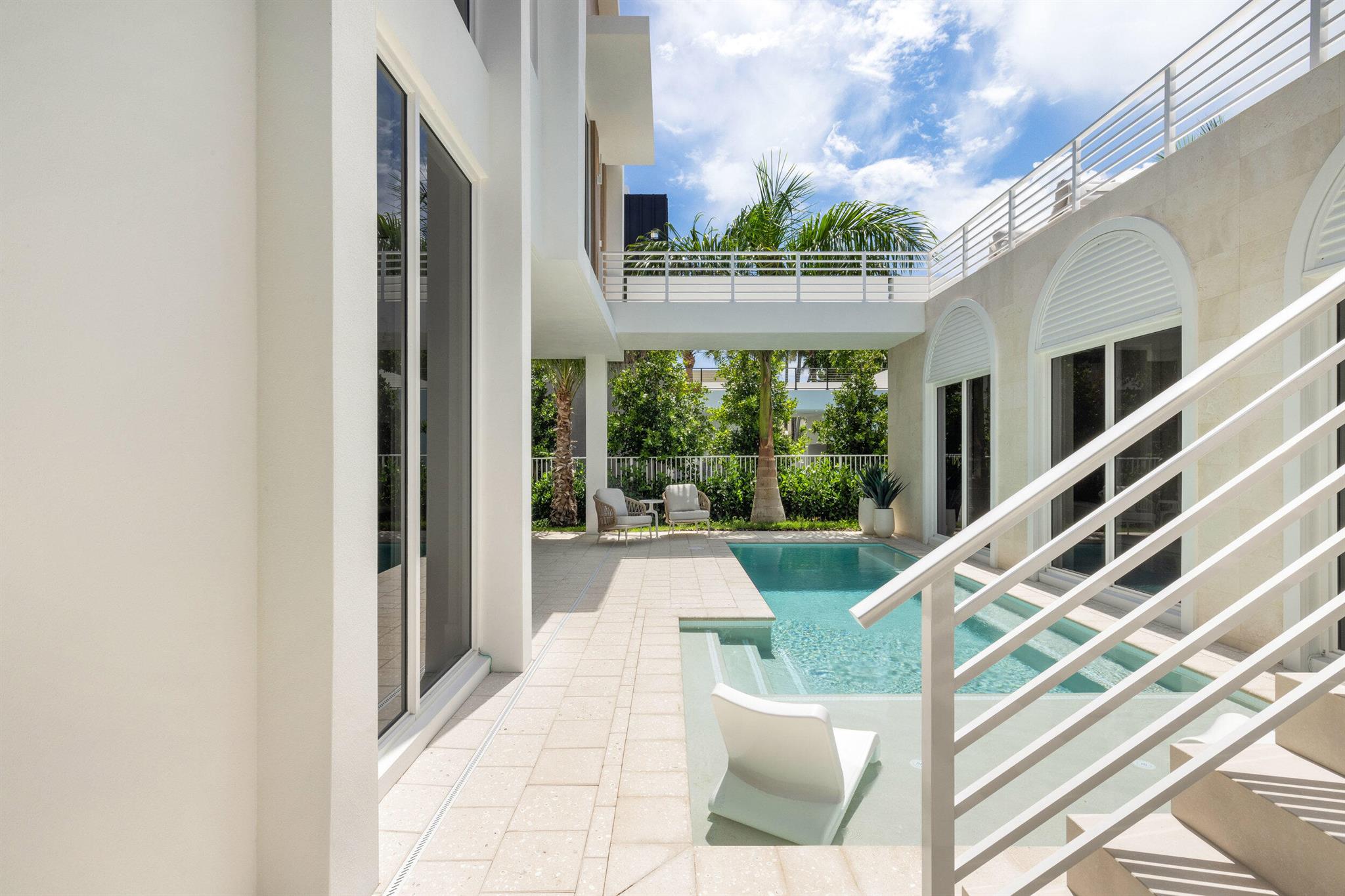 812 Palm Trail