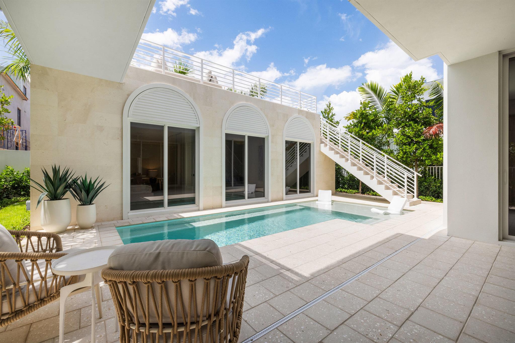 812 Palm Trail