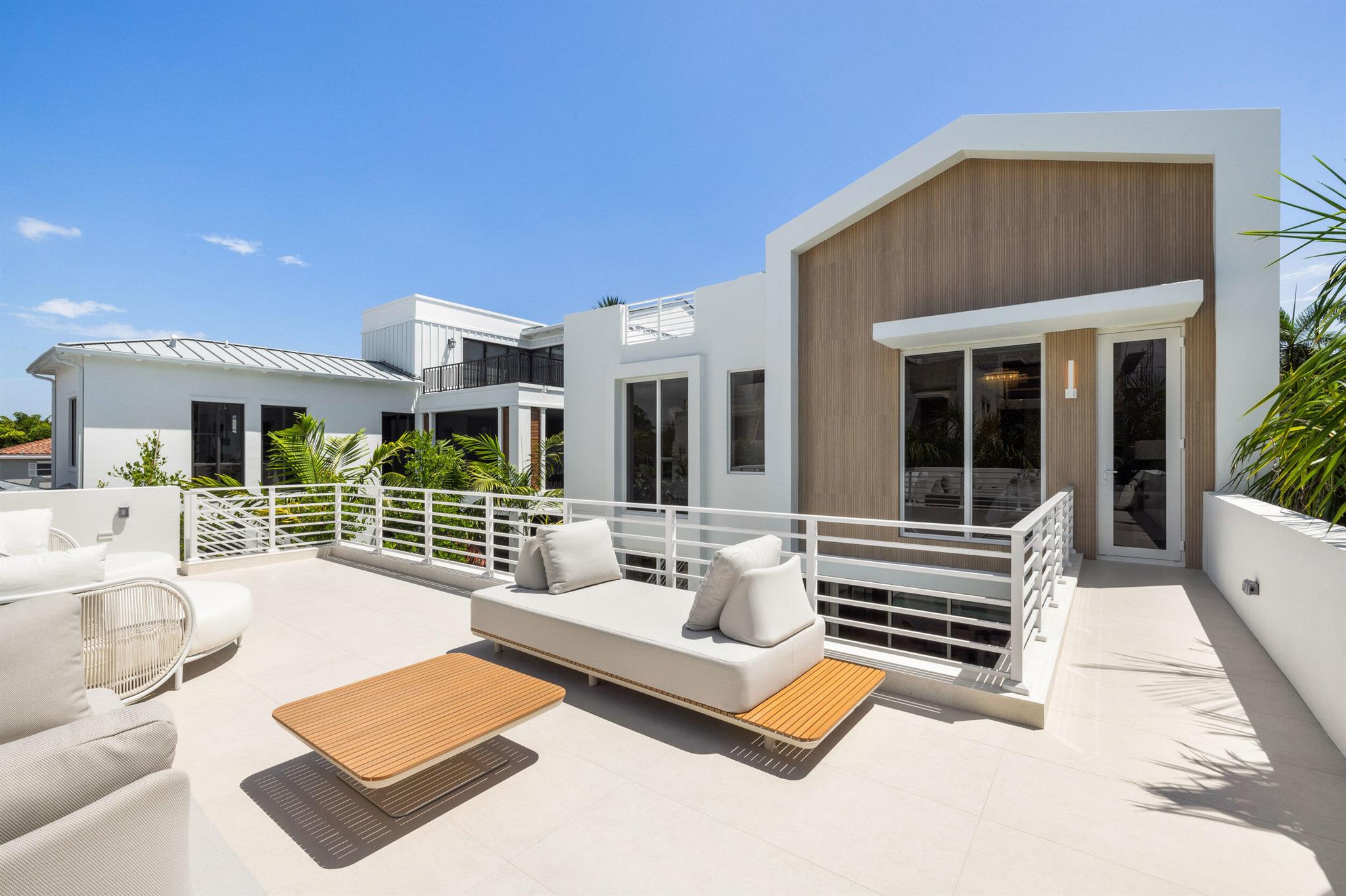 812 Palm Trail