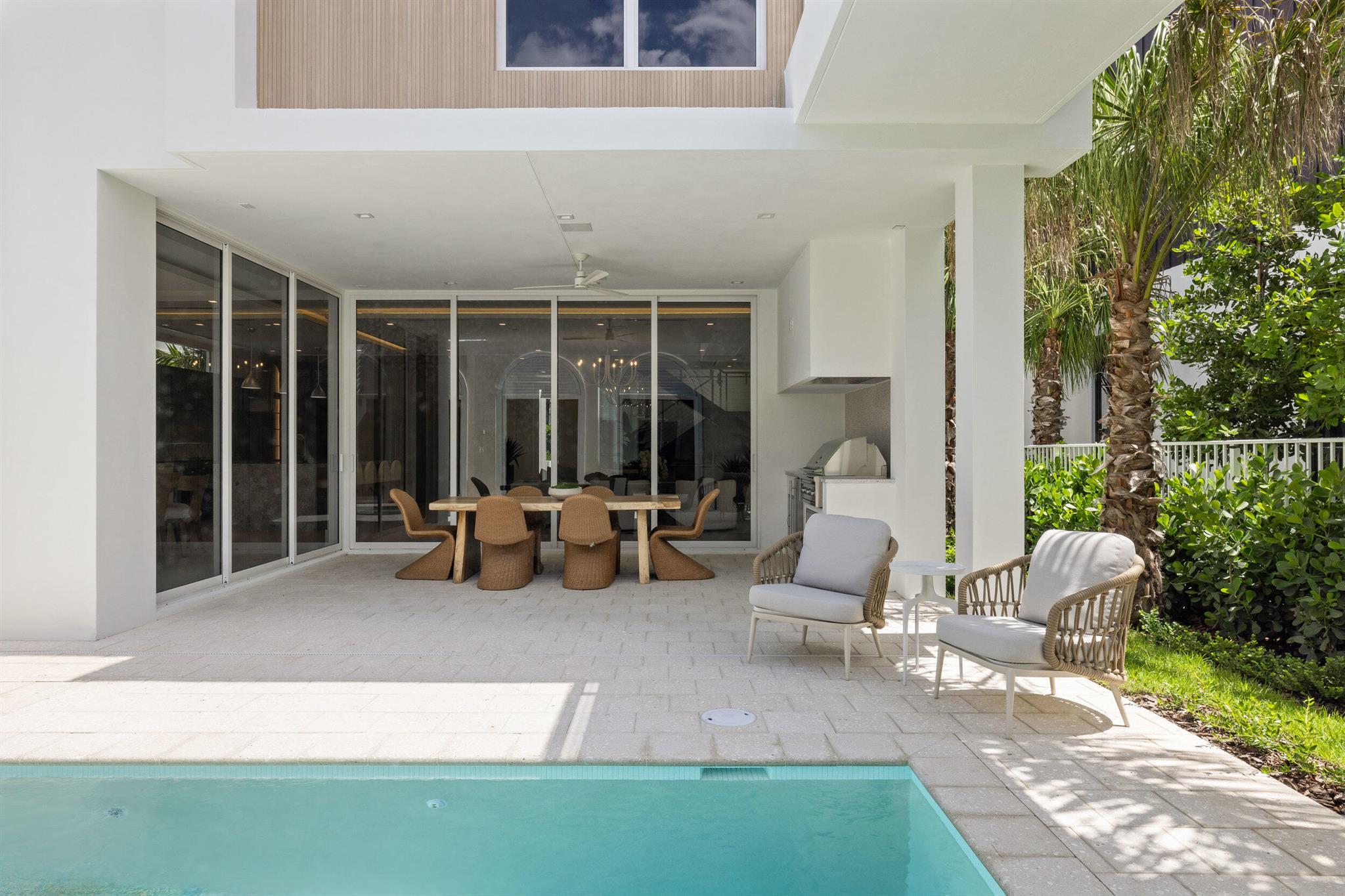 812 Palm Trail